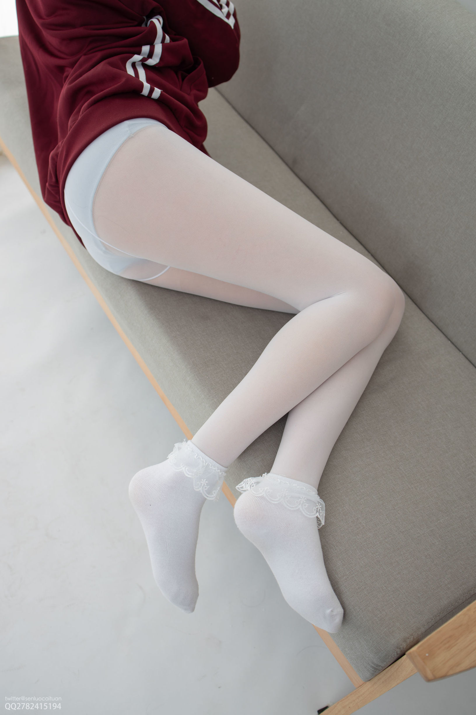 森羅財団] JKFUN-058 Aika 白いシルクのレース付き花辺短い靴下