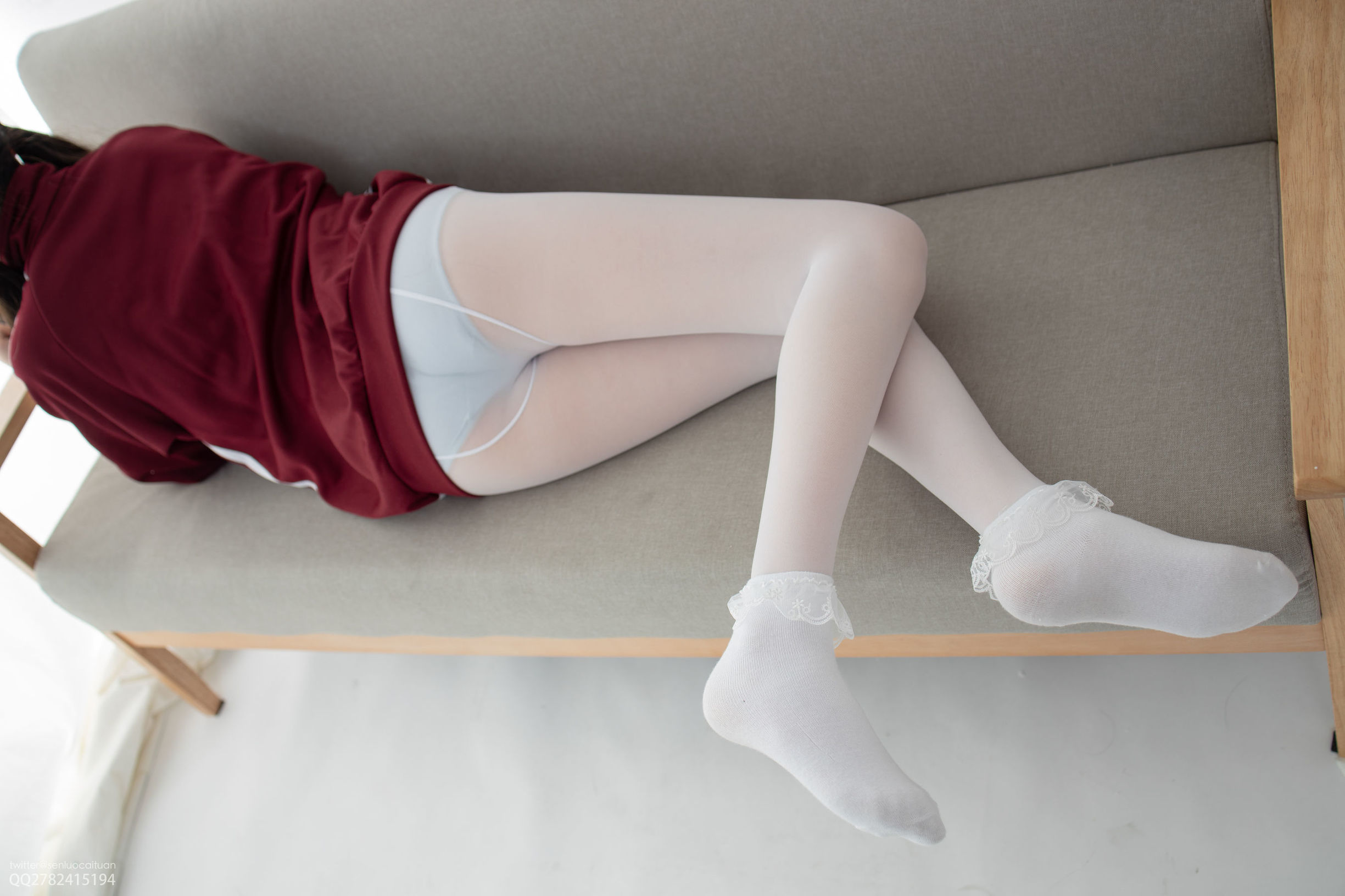 森羅財団] JKFUN-058 Aika 白いシルクのレース付き花辺短い靴下