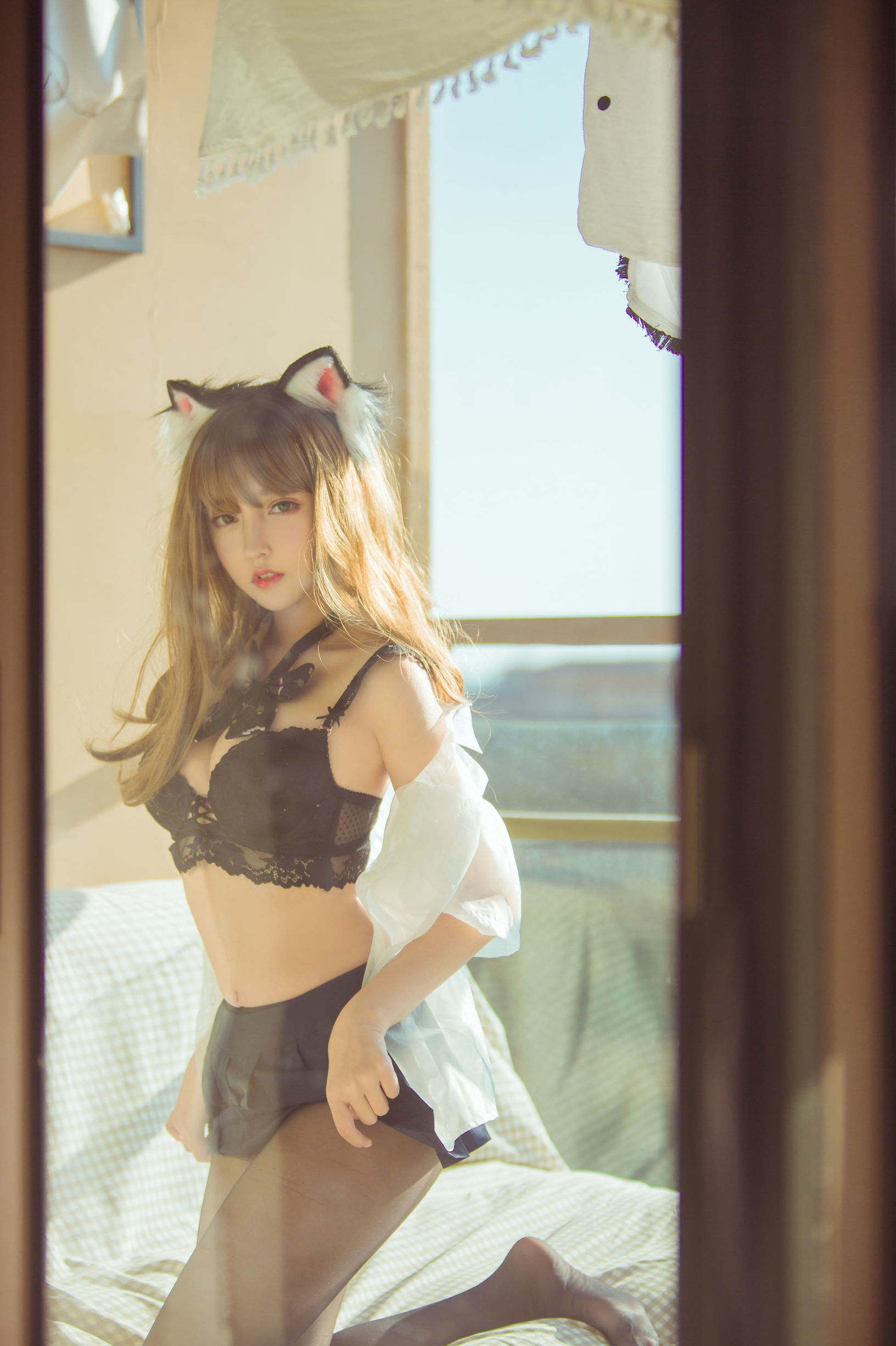 [萝莉COS] 斗鱼米线线sama - 阳台黑丝性感猫咪