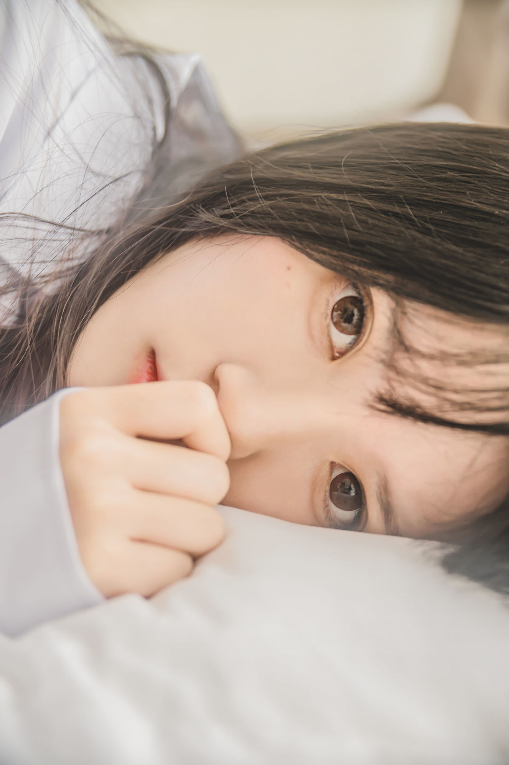  belle  Cosplay] Sakura Meow《Sakura Chưa Chín - Áo Sơ Mi Trắng Lan Tỏa》