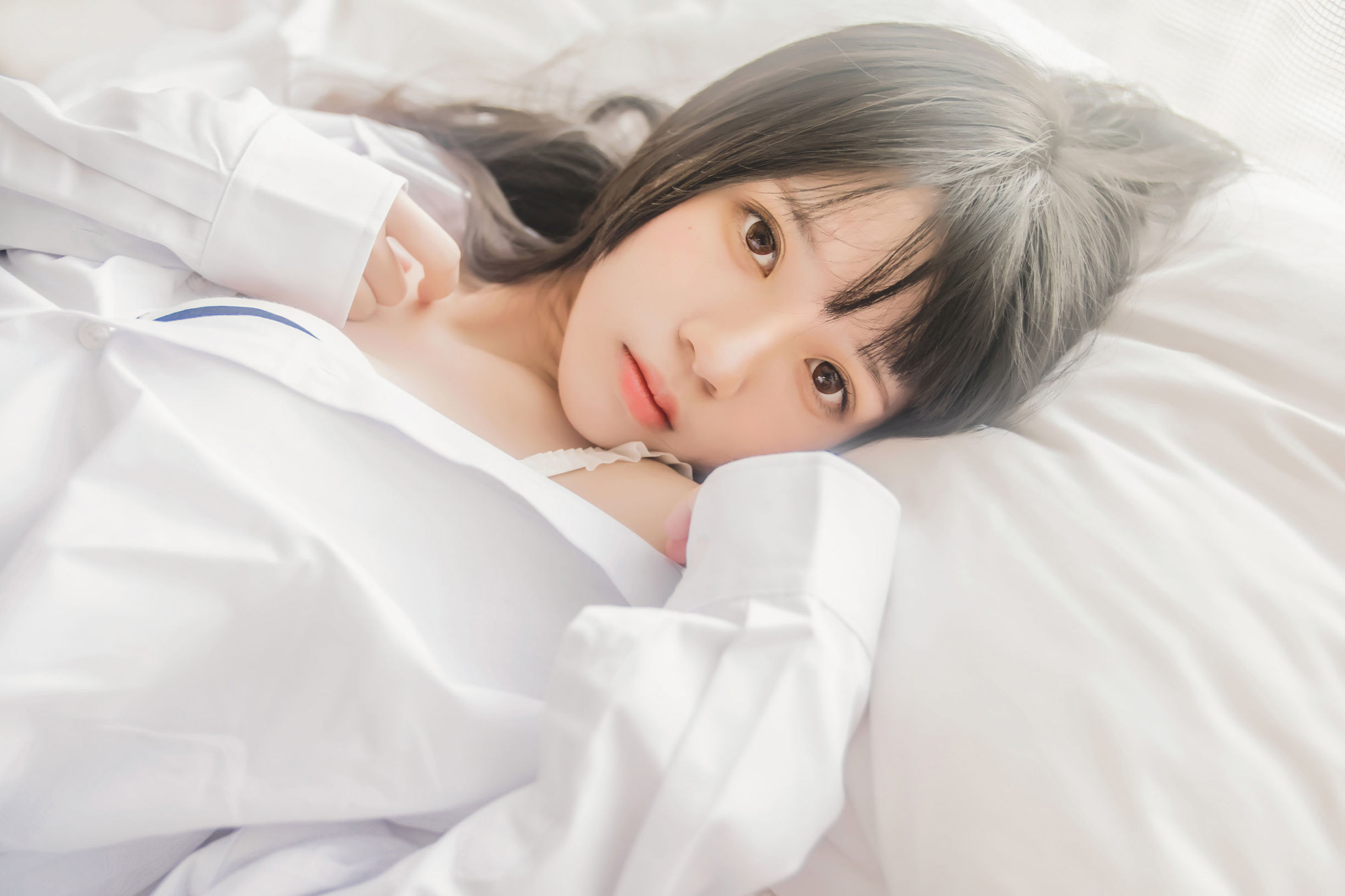  belle  Cosplay] Sakura Meow《Sakura Chưa Chín - Áo Sơ Mi Trắng Lan Tỏa》
