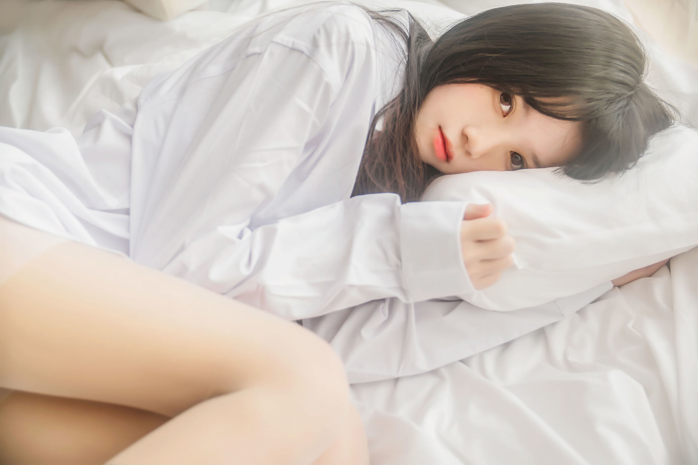  belle  Cosplay] Sakura Meow《Sakura Chưa Chín - Áo Sơ Mi Trắng Lan Tỏa》