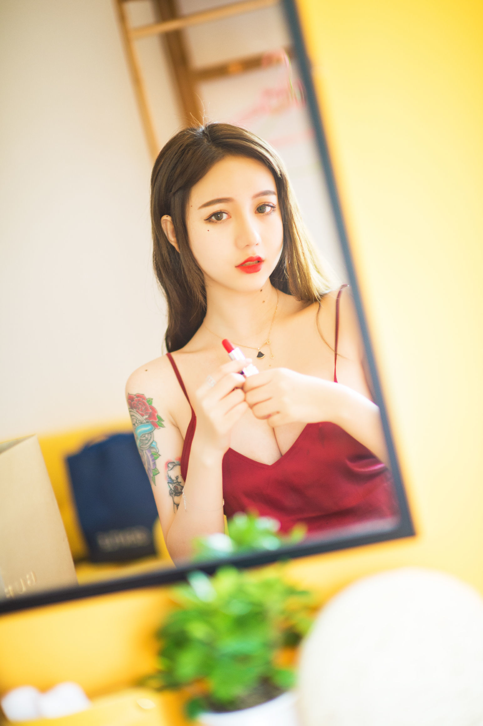 萝莉COS 洛丽塔大哥 吊带睡衣纹身写真