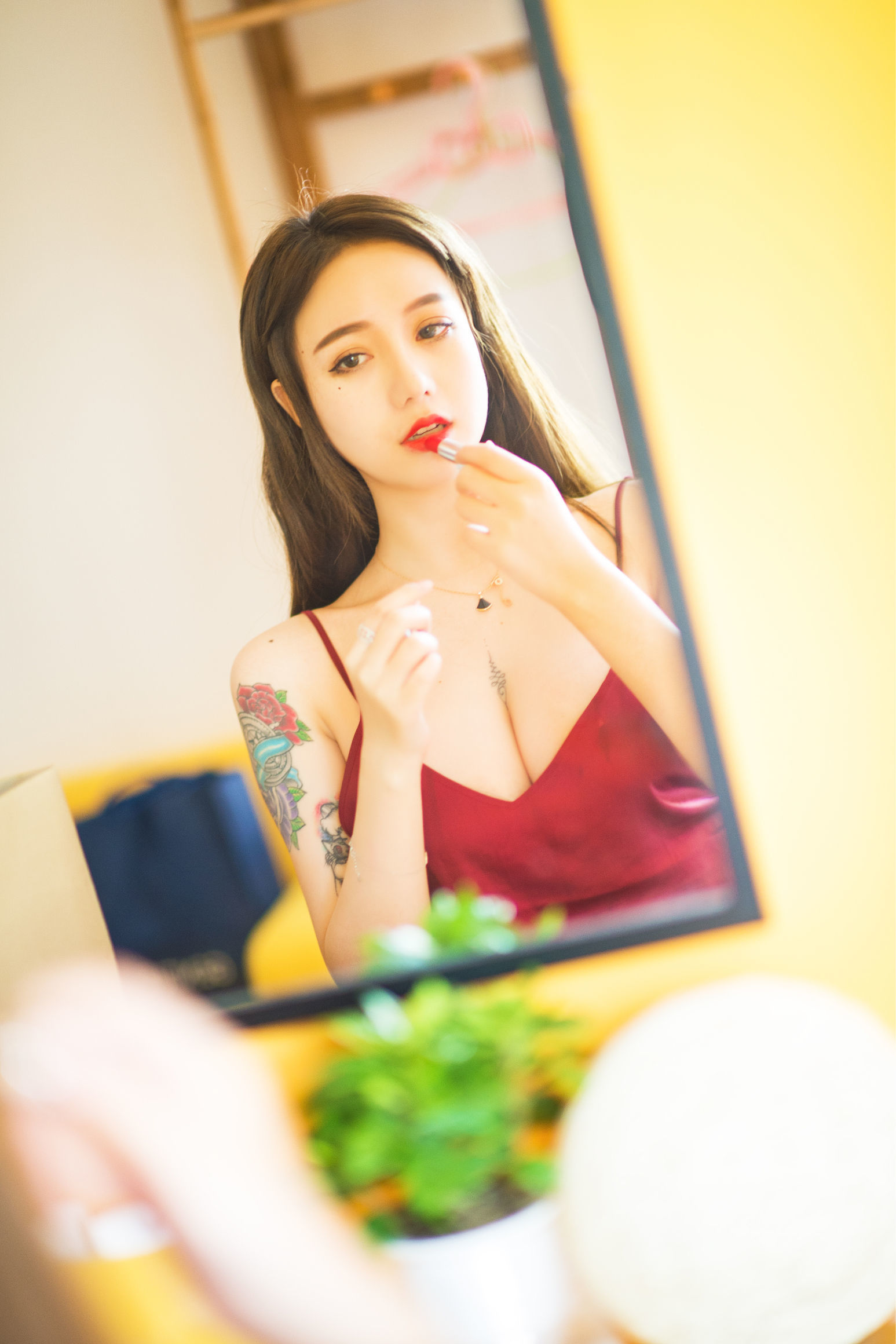 萝莉COS 洛丽塔大哥 吊带睡衣纹身写真