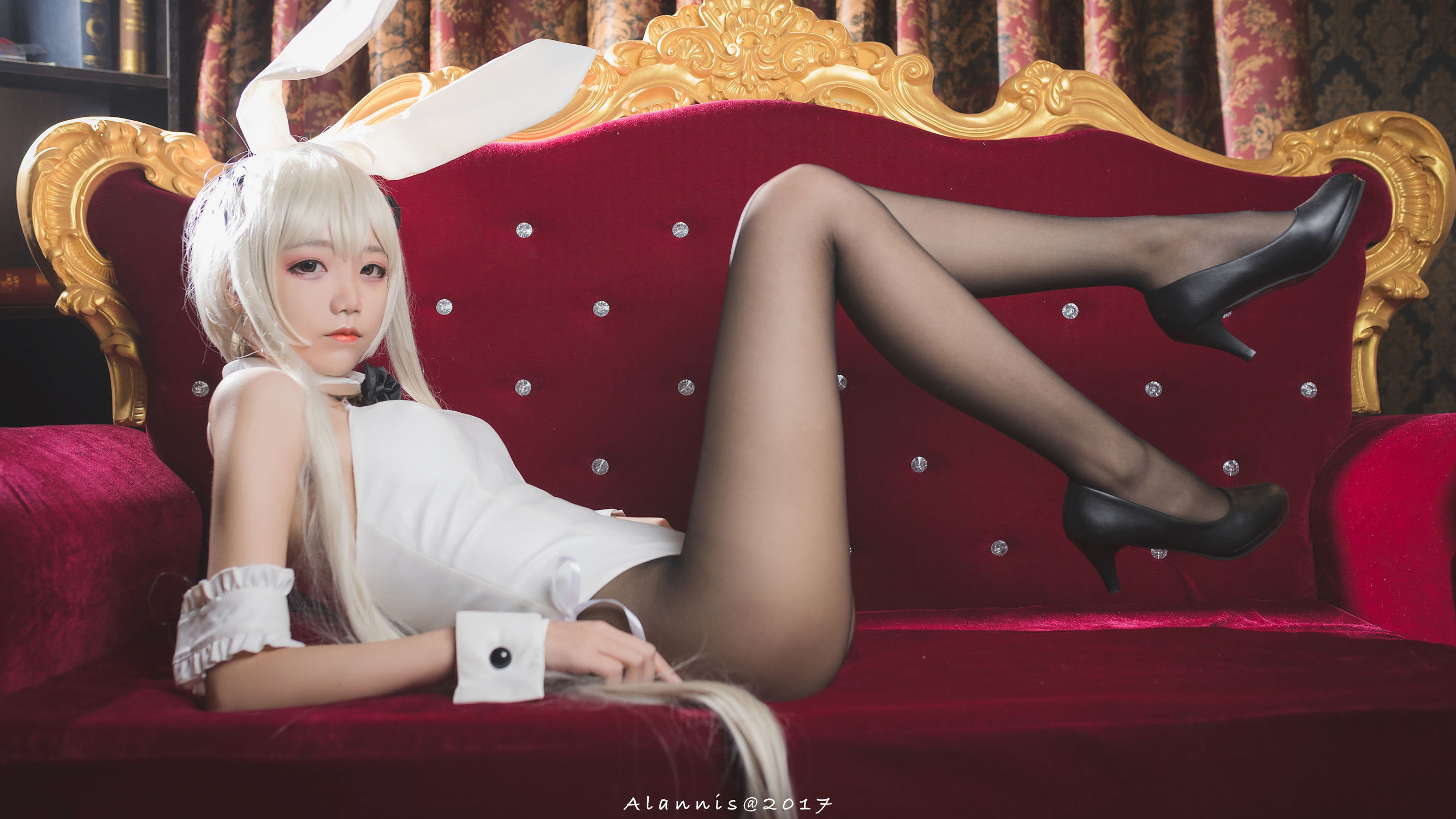 [萝莉COS] 清纯少女五更百鬼 - 兔女郎+白丝美腿