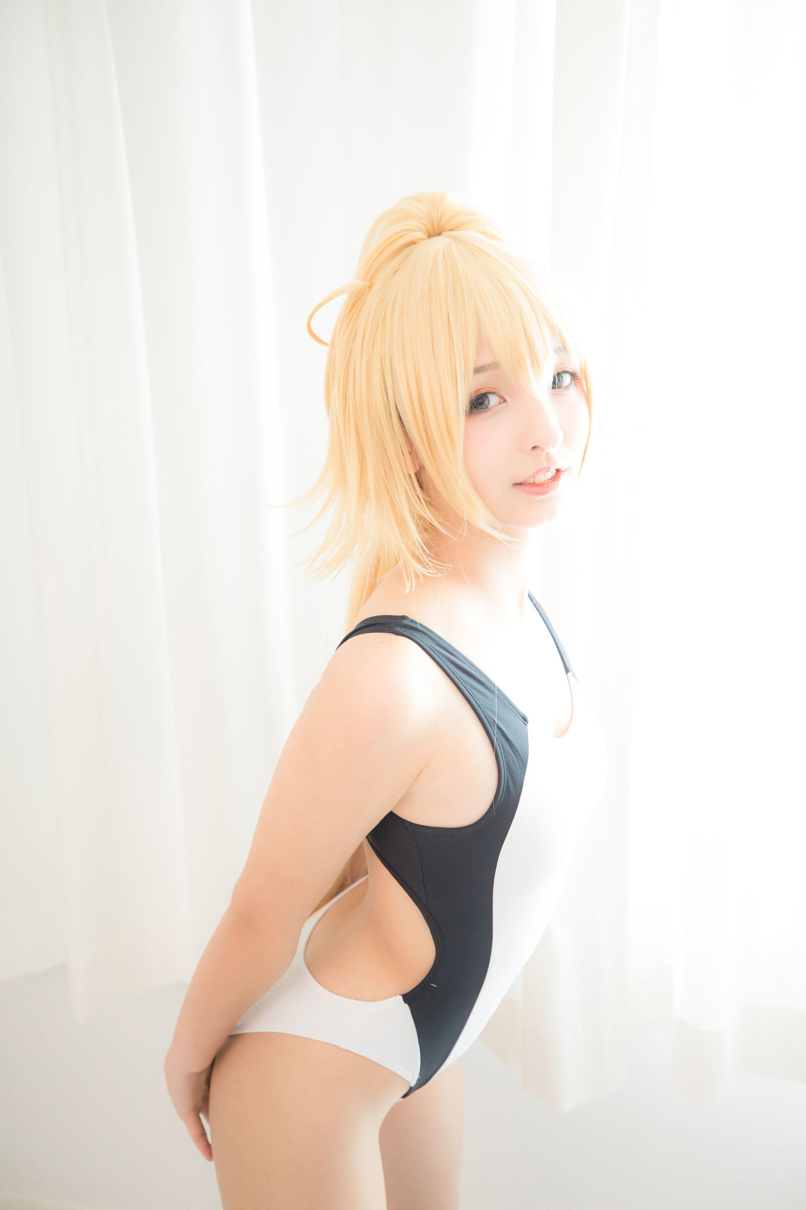 [萝莉COS] 神楽坂真冬 贞德泳装