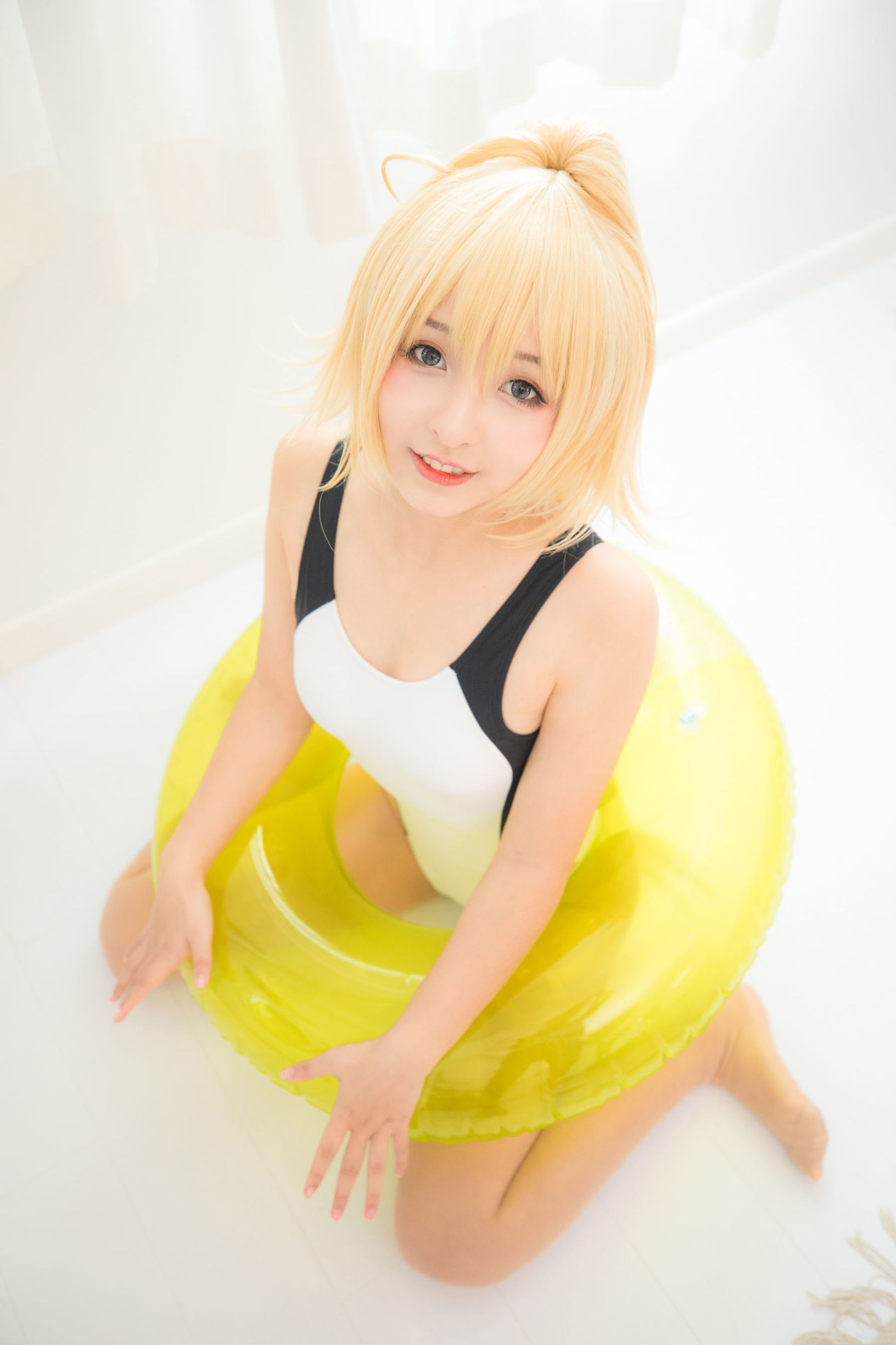 [萝莉COS] 神楽坂真冬 贞德泳装