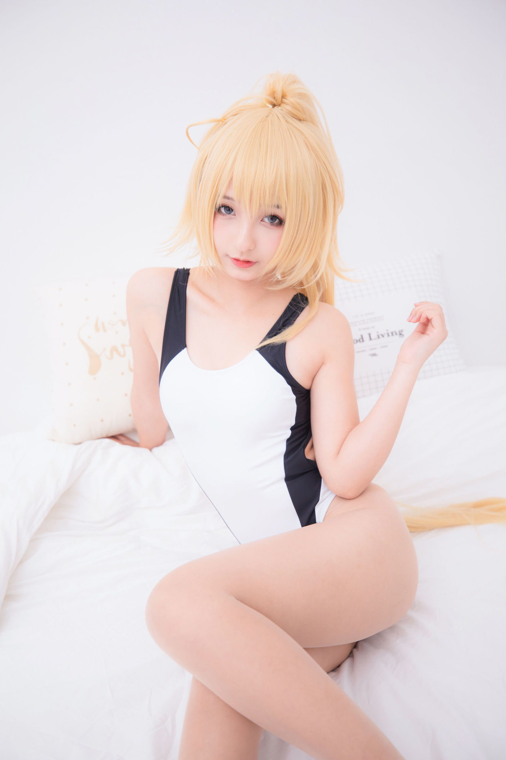 [萝莉COS] 神楽坂真冬 贞德泳装