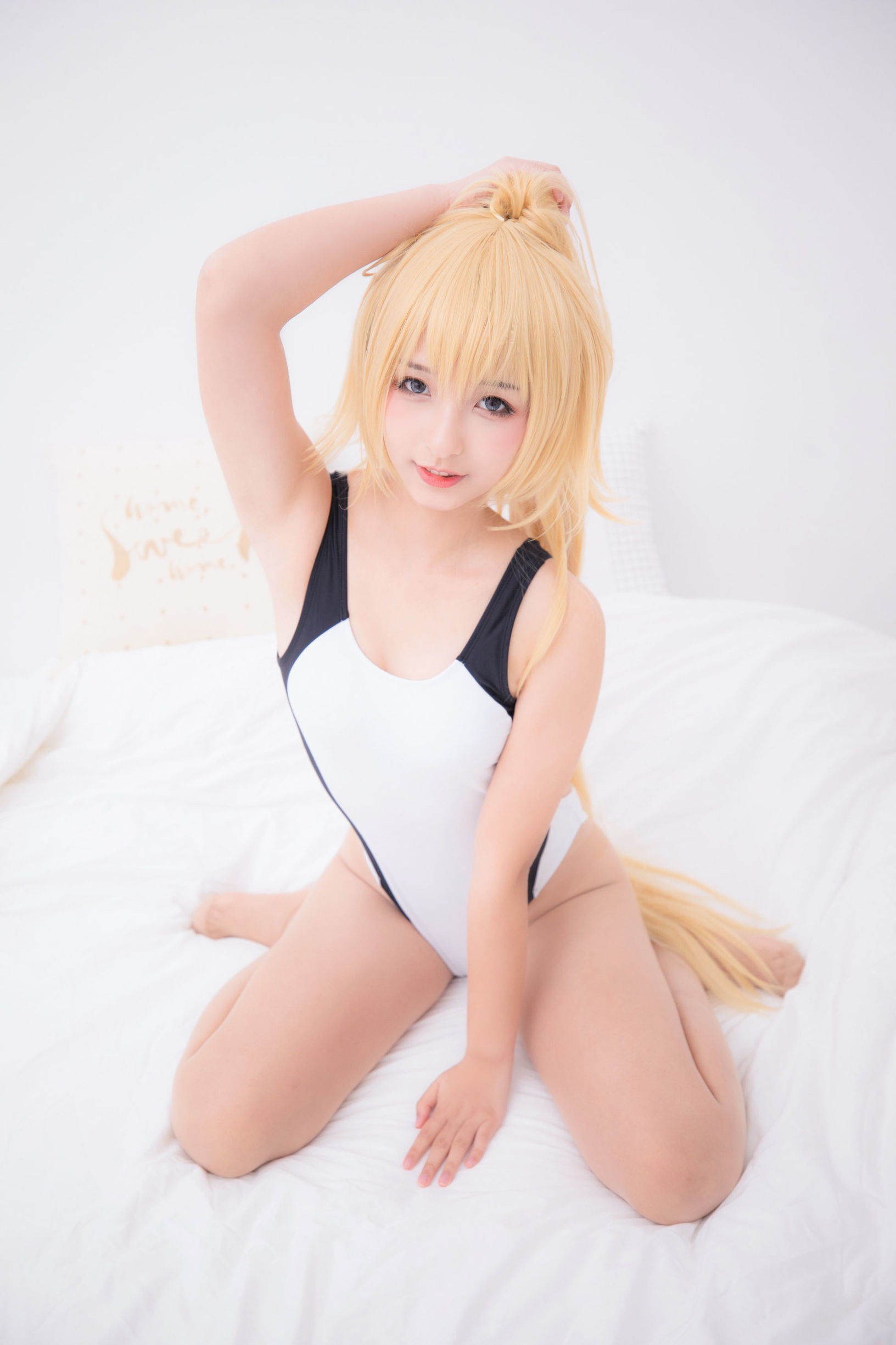 [萝莉COS] 神楽坂真冬 贞德泳装