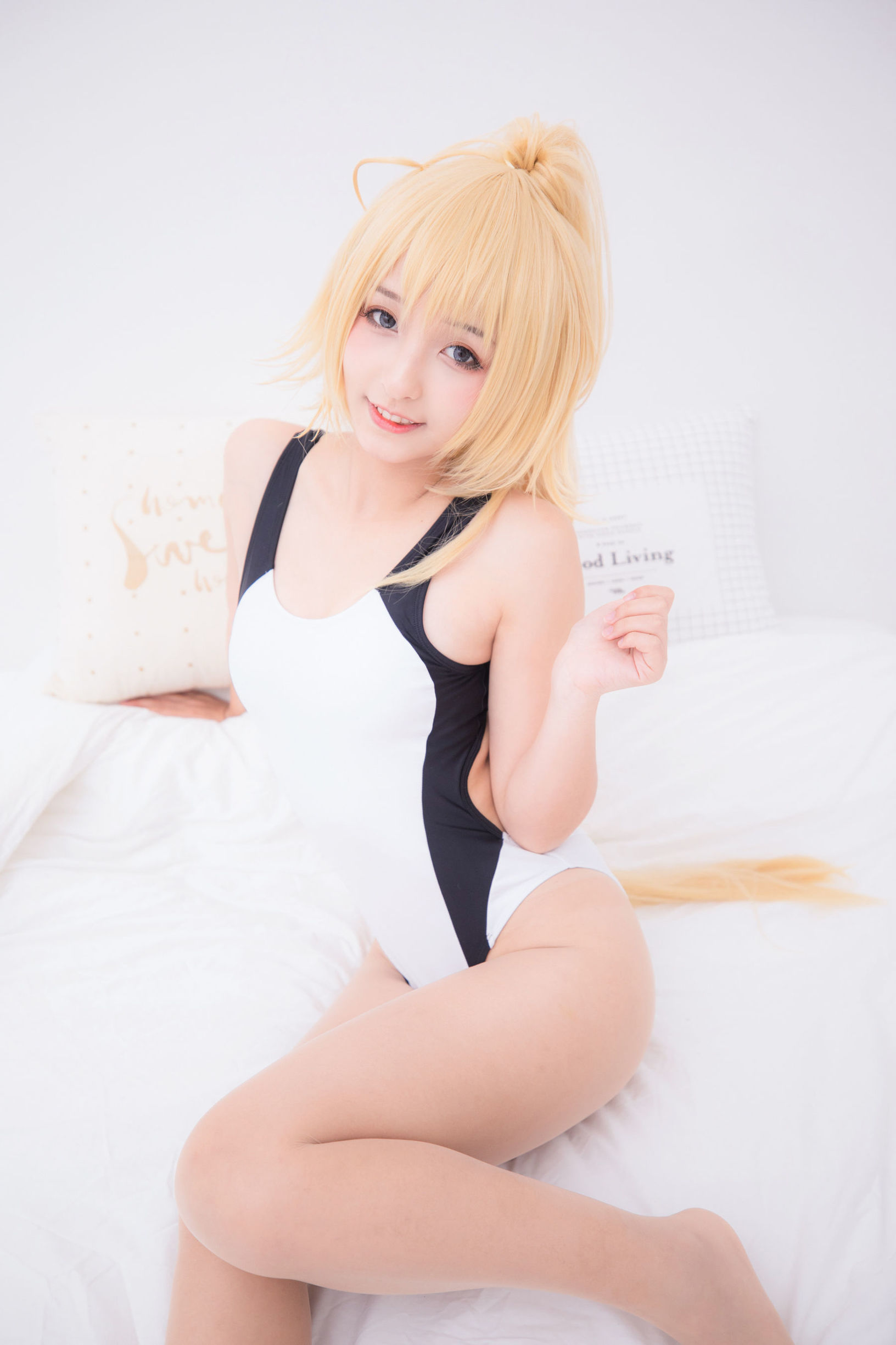 [萝莉COS] 神楽坂真冬 贞德泳装