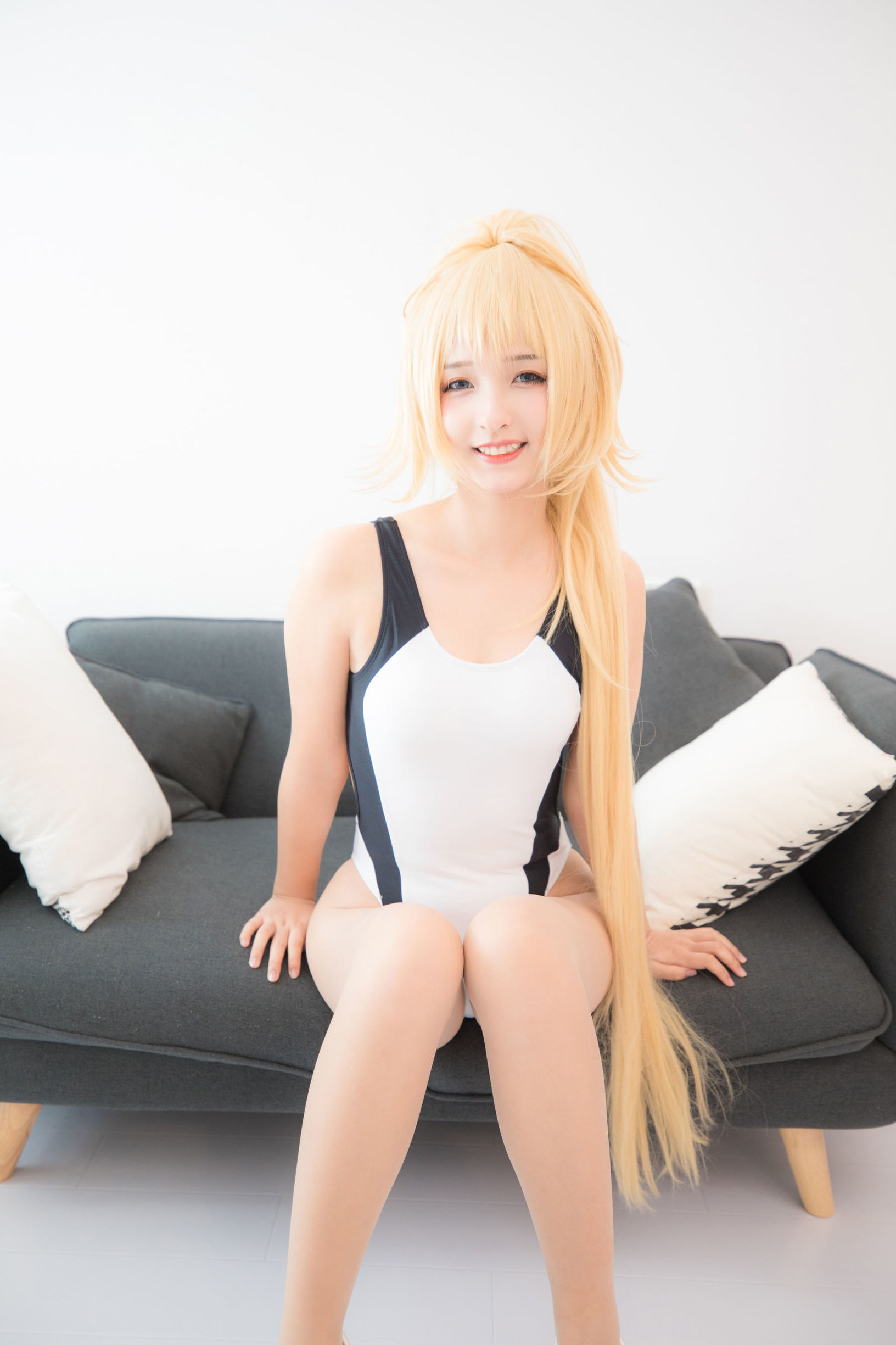 [萝莉COS] 神楽坂真冬 贞德泳装