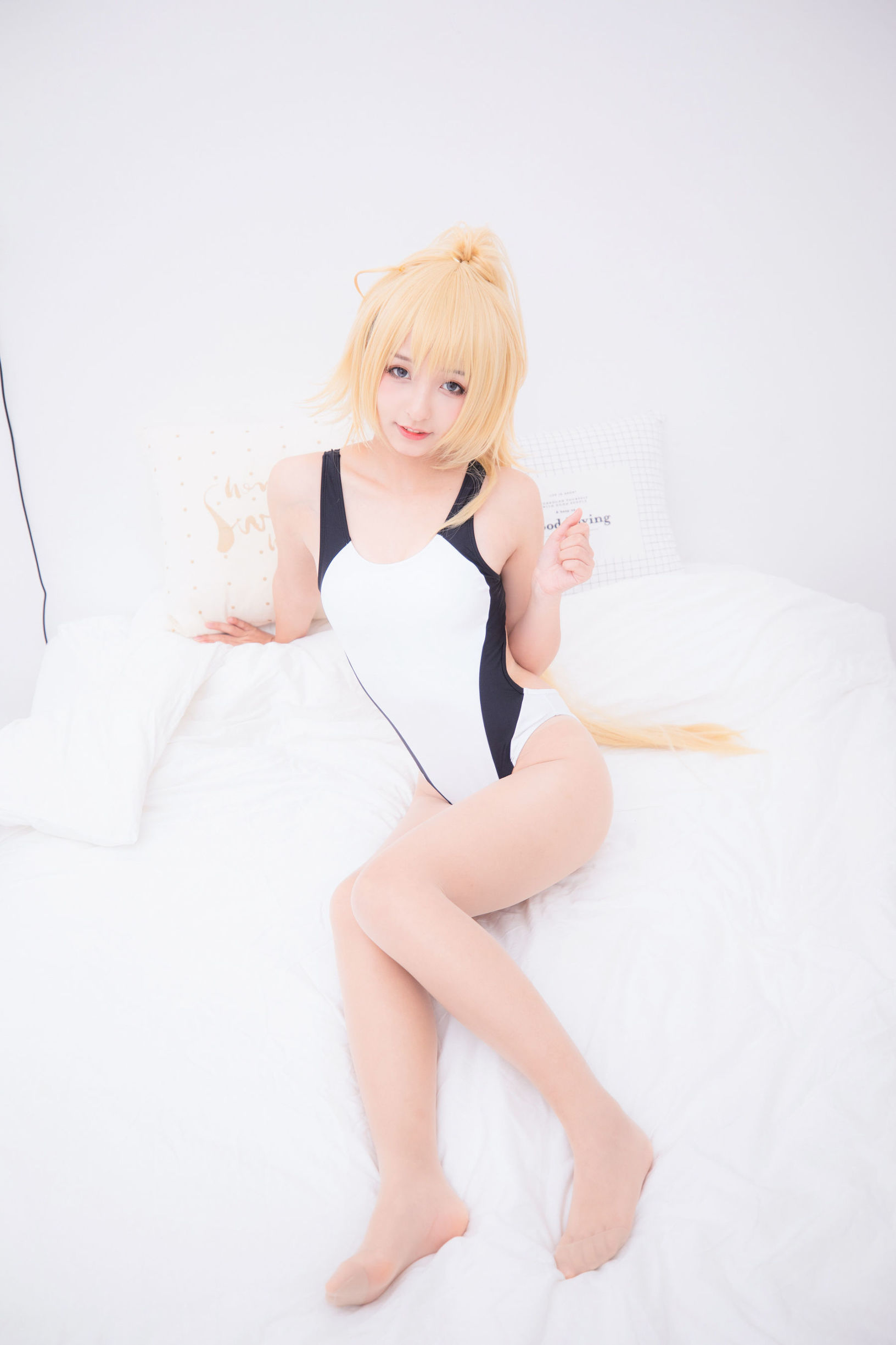 [萝莉COS] 神楽坂真冬 贞德泳装