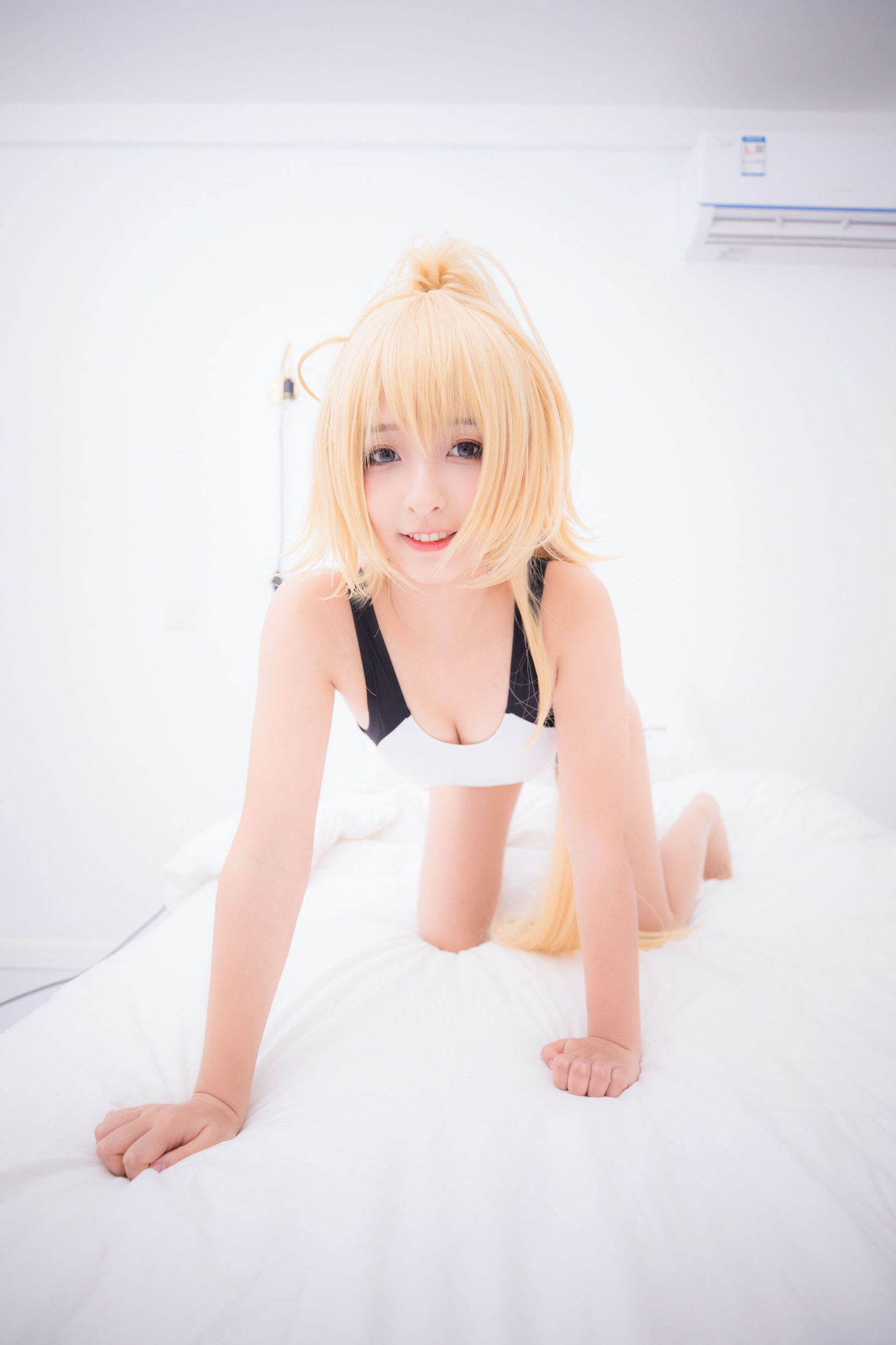 [萝莉COS] 神楽坂真冬 贞德泳装