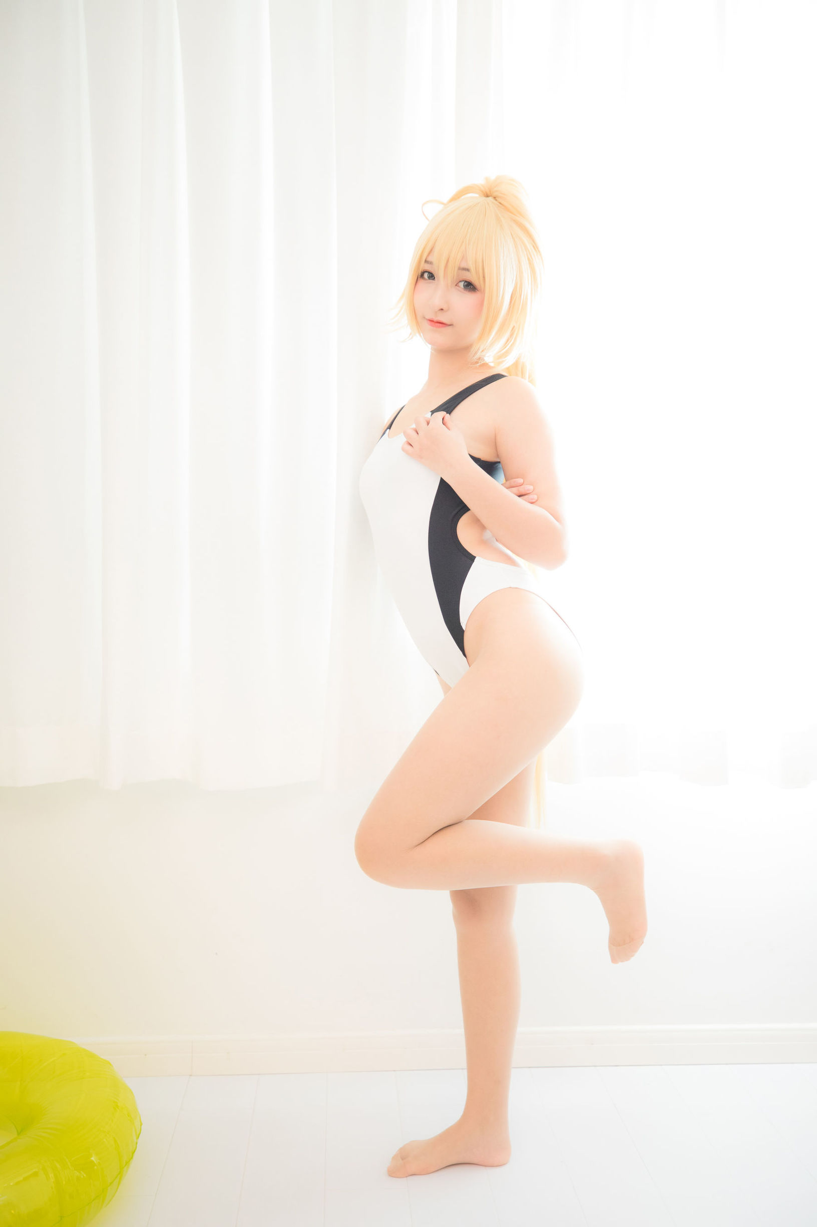 [萝莉COS] 神楽坂真冬 贞德泳装