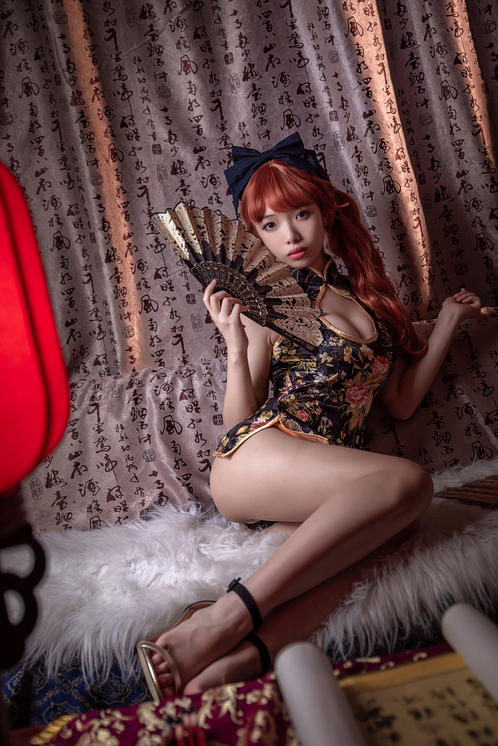  belle  COS] Vân Mai - Áo ngực thấp và chân trần