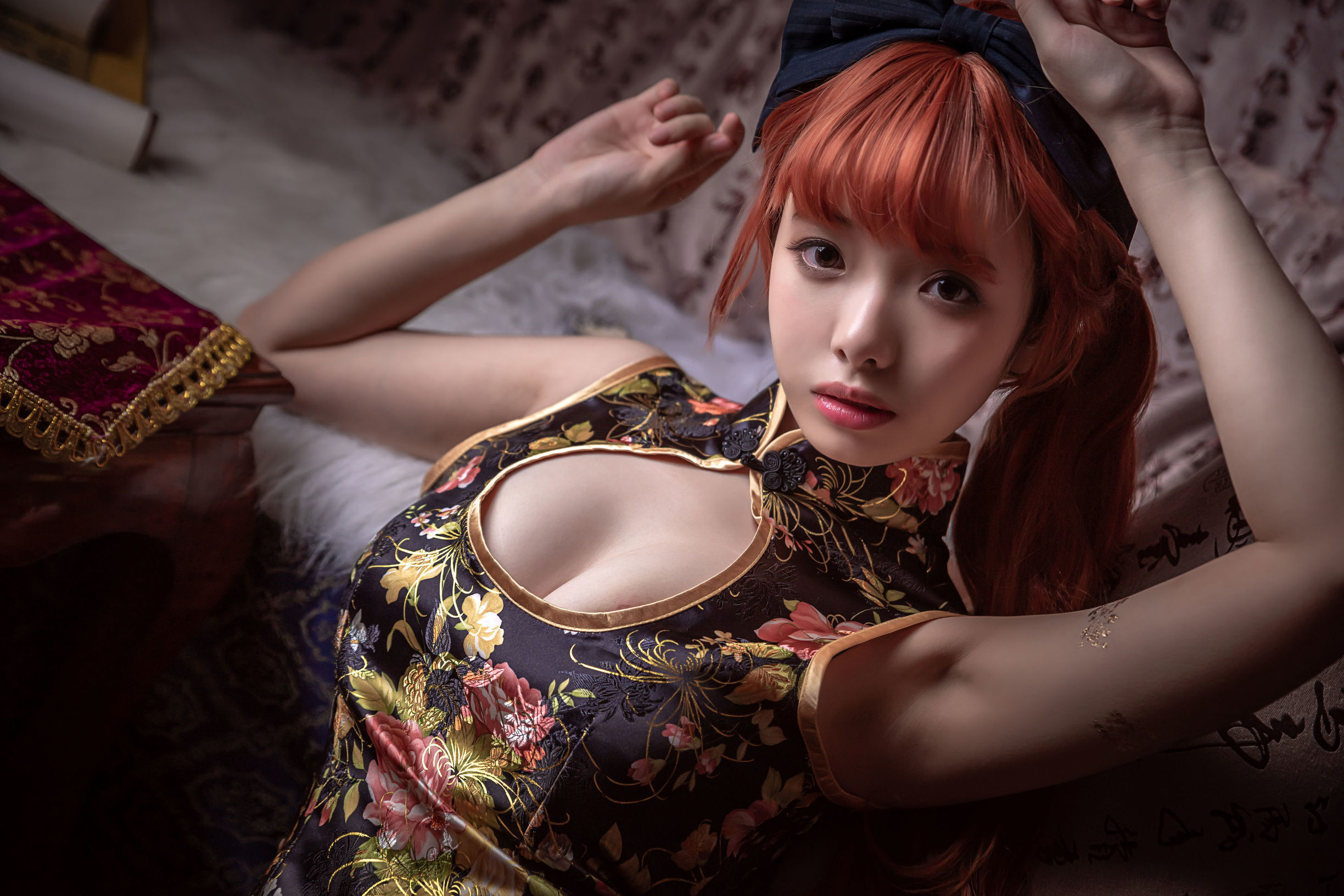  belle  COS] Vân Mai - Áo ngực thấp và chân trần