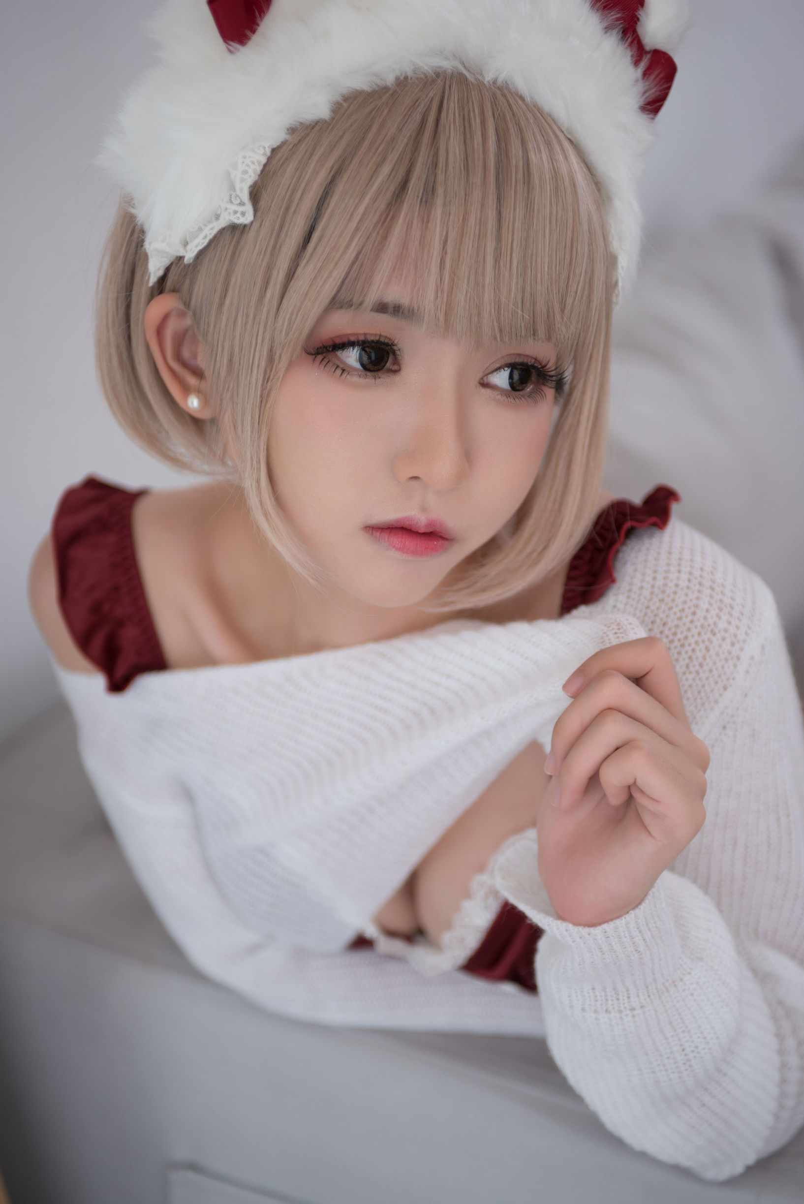 [萝莉COS] 鳗鱼霏儿 - 兽耳 圣诞白网袜