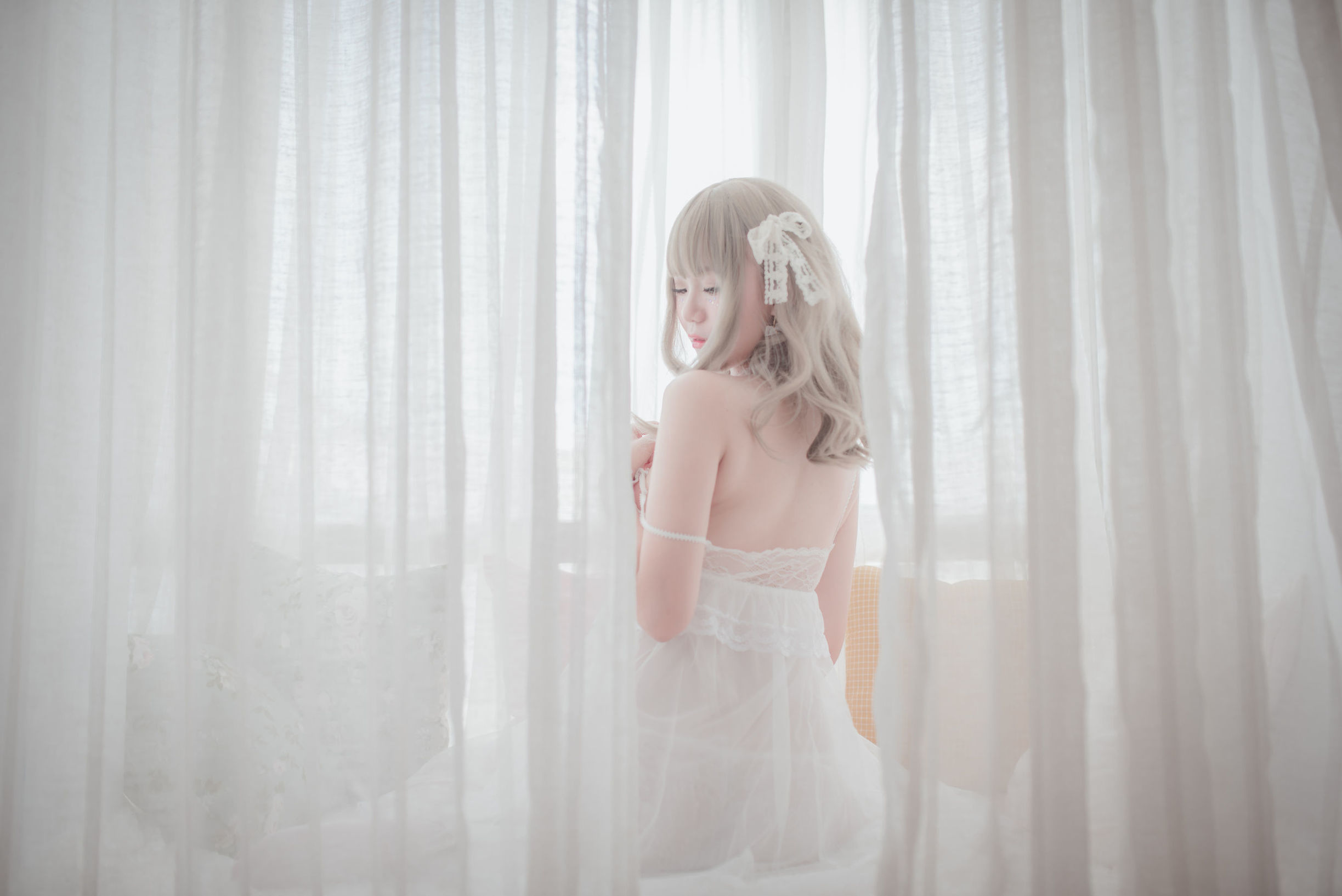 [萝莉COS] Yoko宅夏《白色丝质连衣裙》