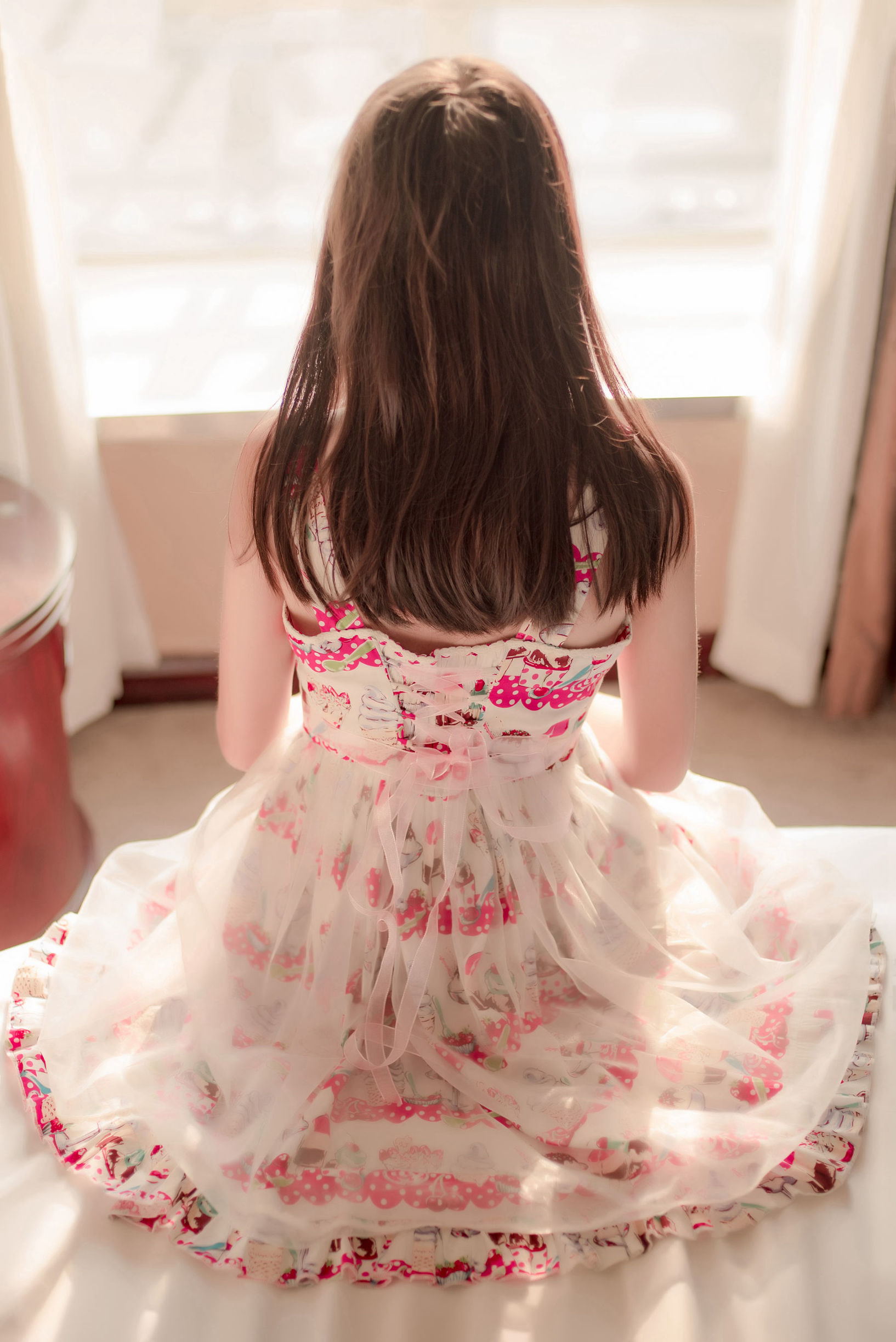 เขตแดนแห่งสายลม] NO.106 หญิงสาวในชุดกระโปรงดอกไม้สวมถุงเท้าขาว