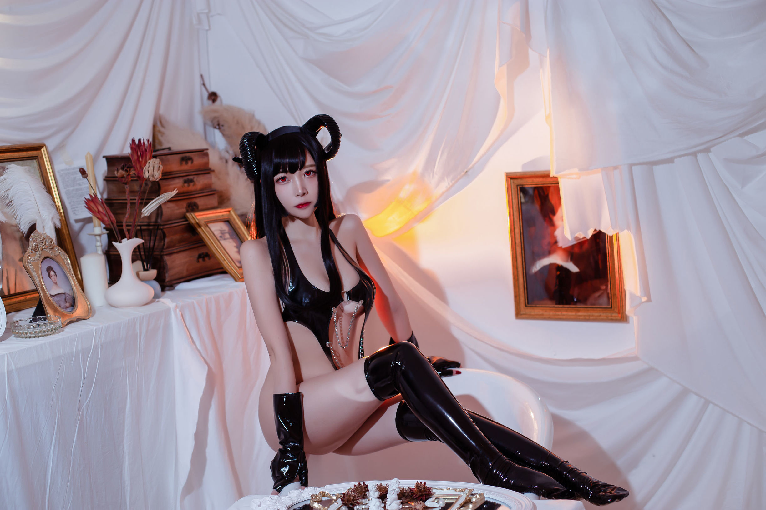 COS Phúc lợi] Coser Phổ biến Er Zuo Nisa - Trang phục latex Quỷ dữ