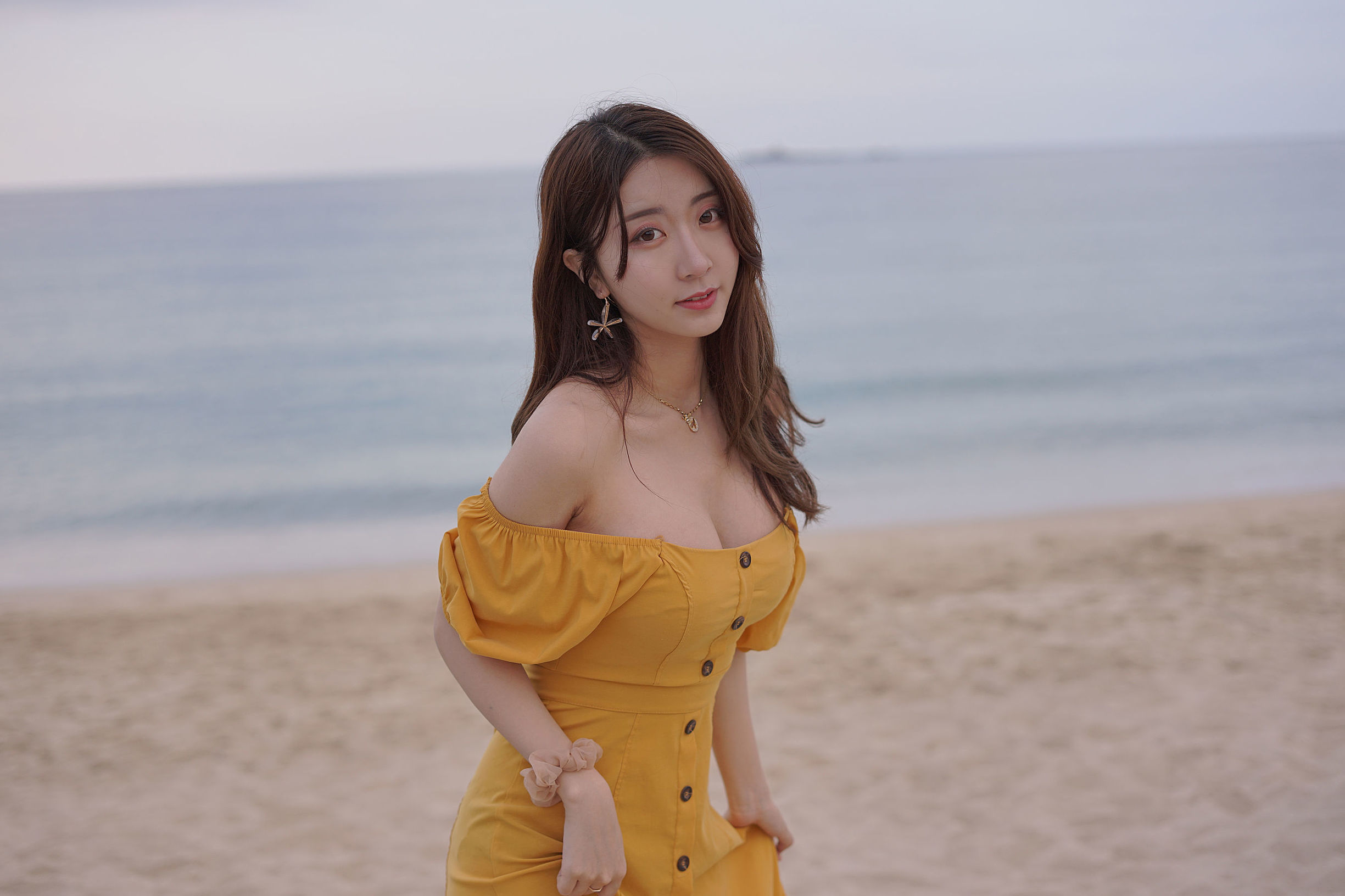 COS Phúc lợi] Coser nổi tiếng Hắc Xuyên - Hành trình hải đảo Váy liền màu vàng
