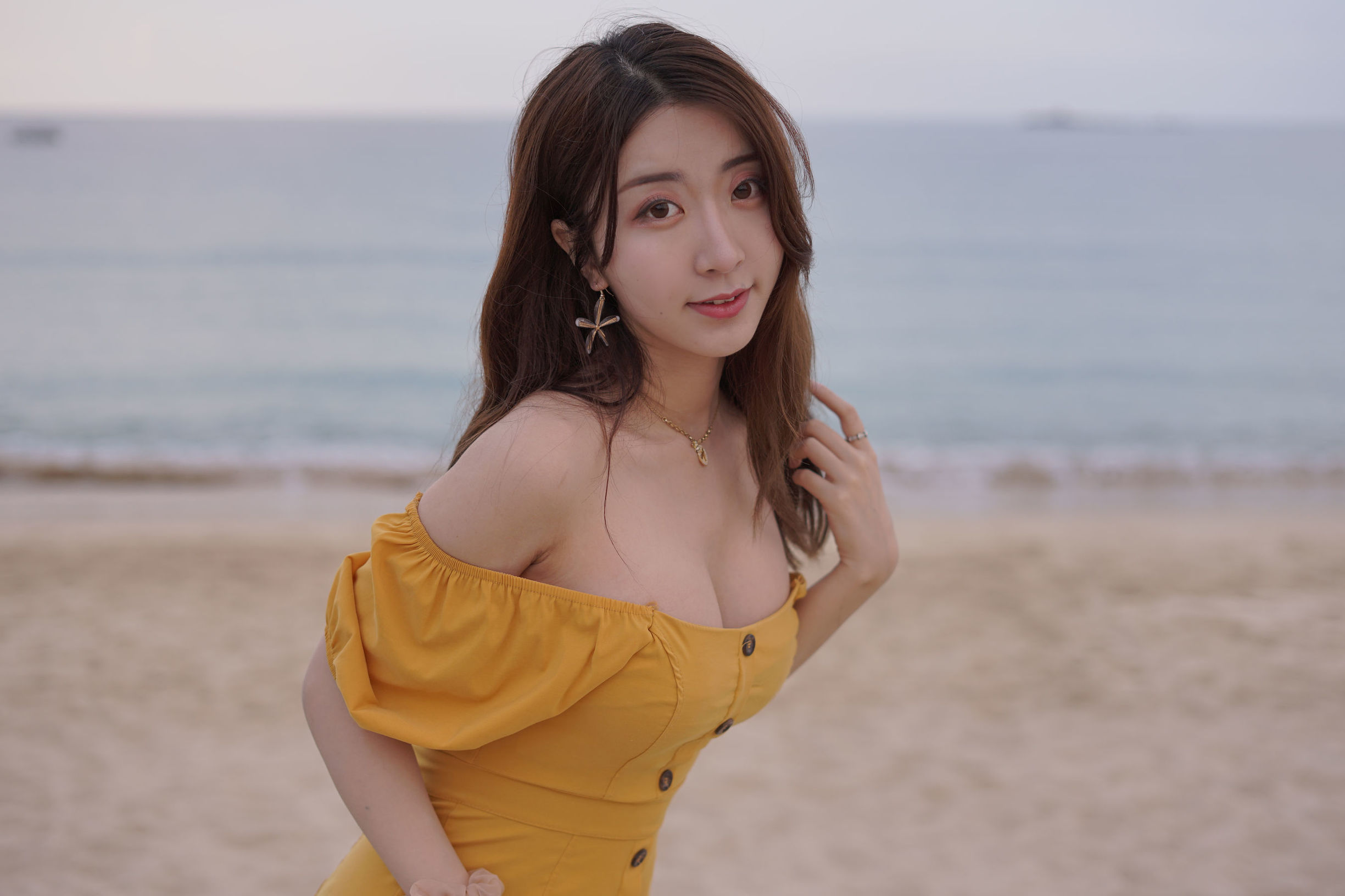 COS Phúc lợi] Coser nổi tiếng Hắc Xuyên - Hành trình hải đảo Váy liền màu vàng