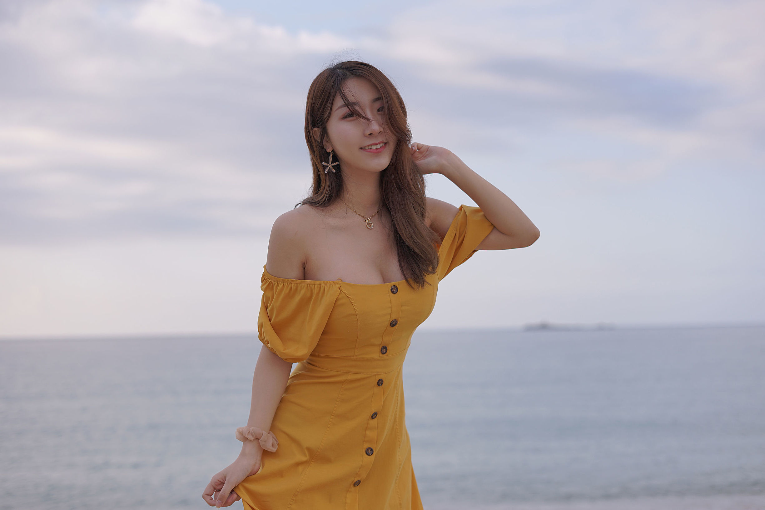 COS Phúc lợi] Coser nổi tiếng Hắc Xuyên - Hành trình hải đảo Váy liền màu vàng