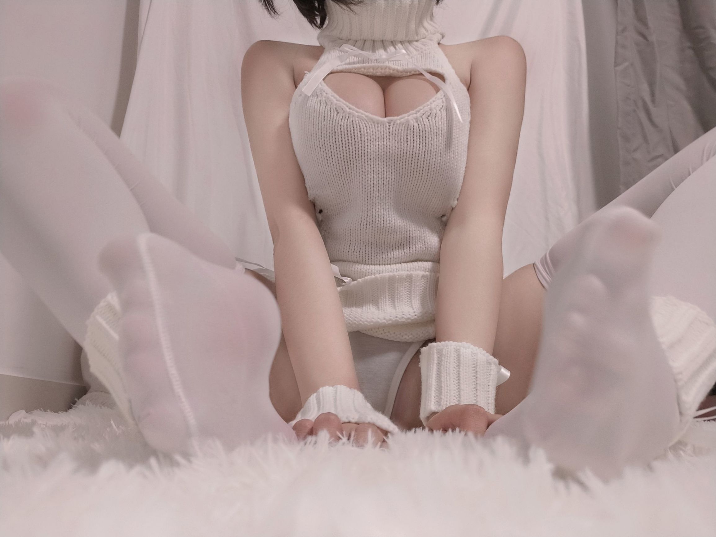 COS フクリ] 萌え系お姉さん ミツジュウネコキュー - 白い絹のセーター