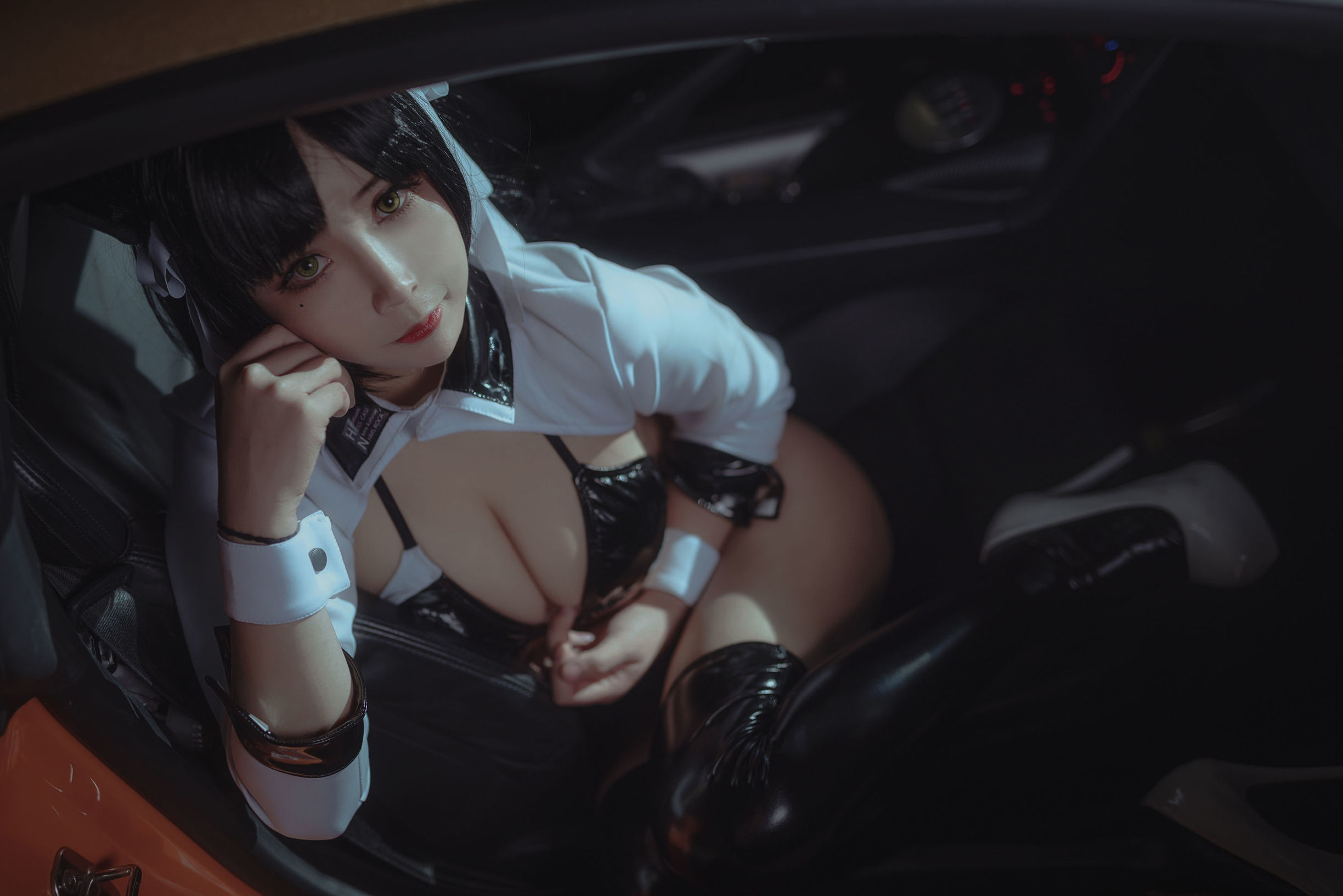 สาวสองมิติกอดพาไปโมจือเอเอ สาวแข่งรถ