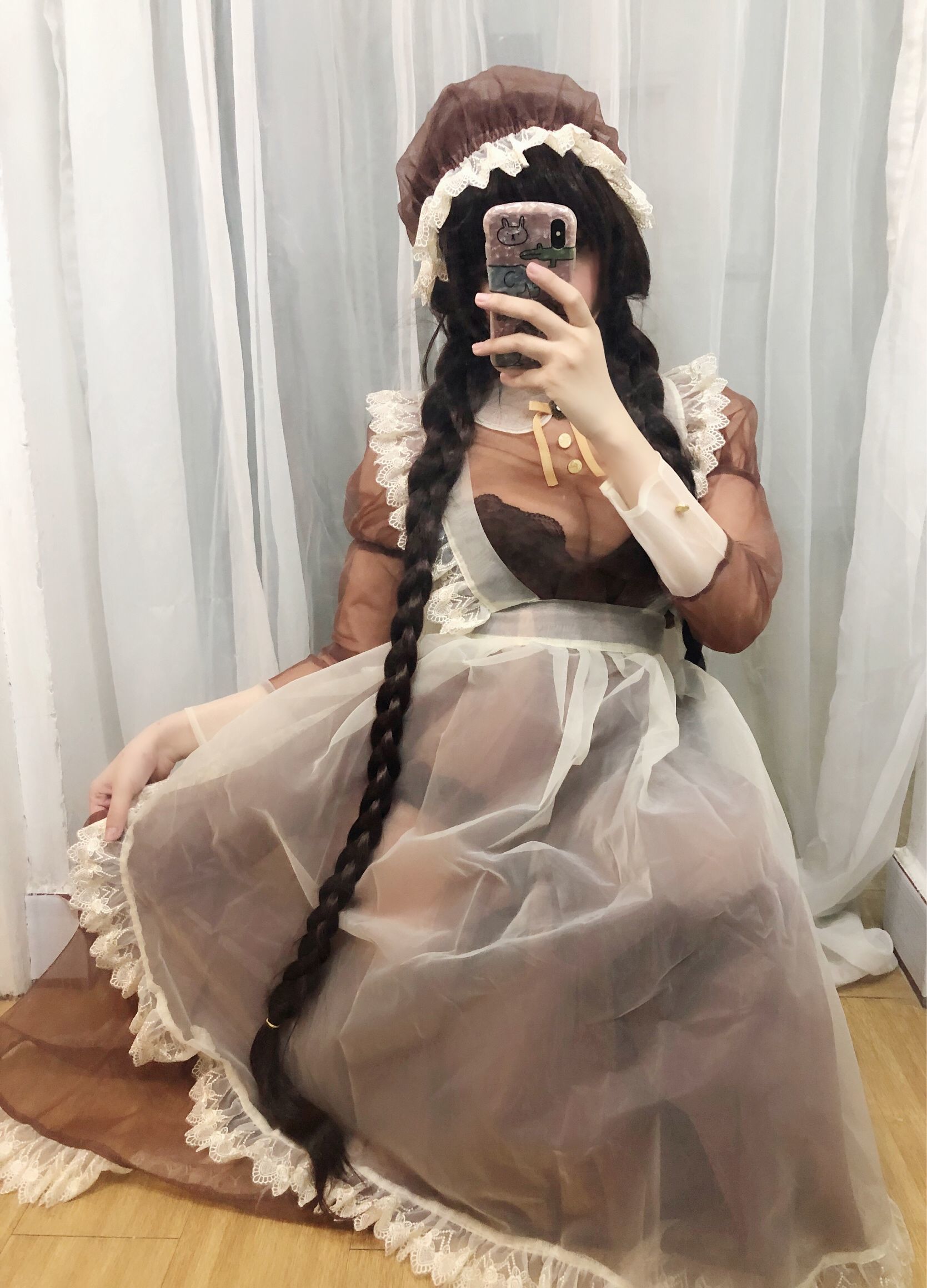 Người đẹp 2D ngực lớn Shikano Ki, Nữ hầu trong suốt