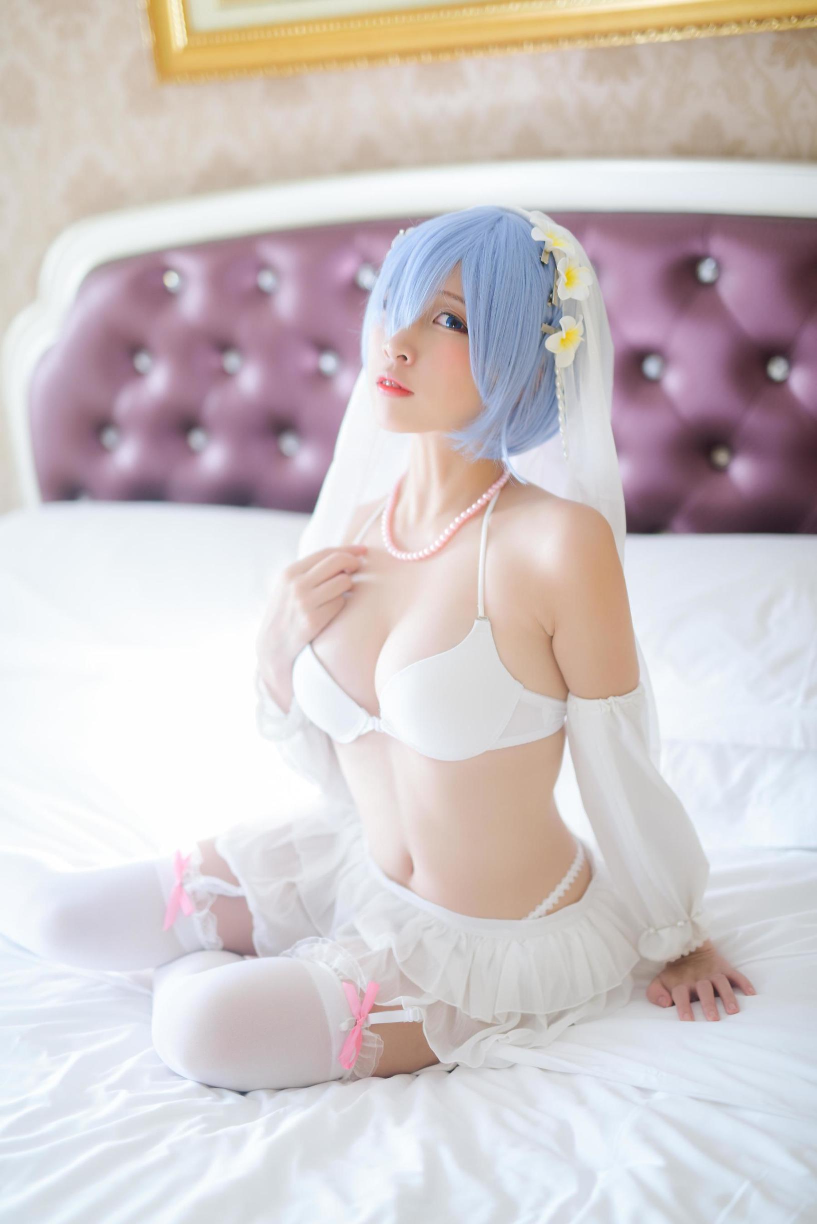 人気のコスプレイヤー エルザ・ニサ の レムのウェディングドレス