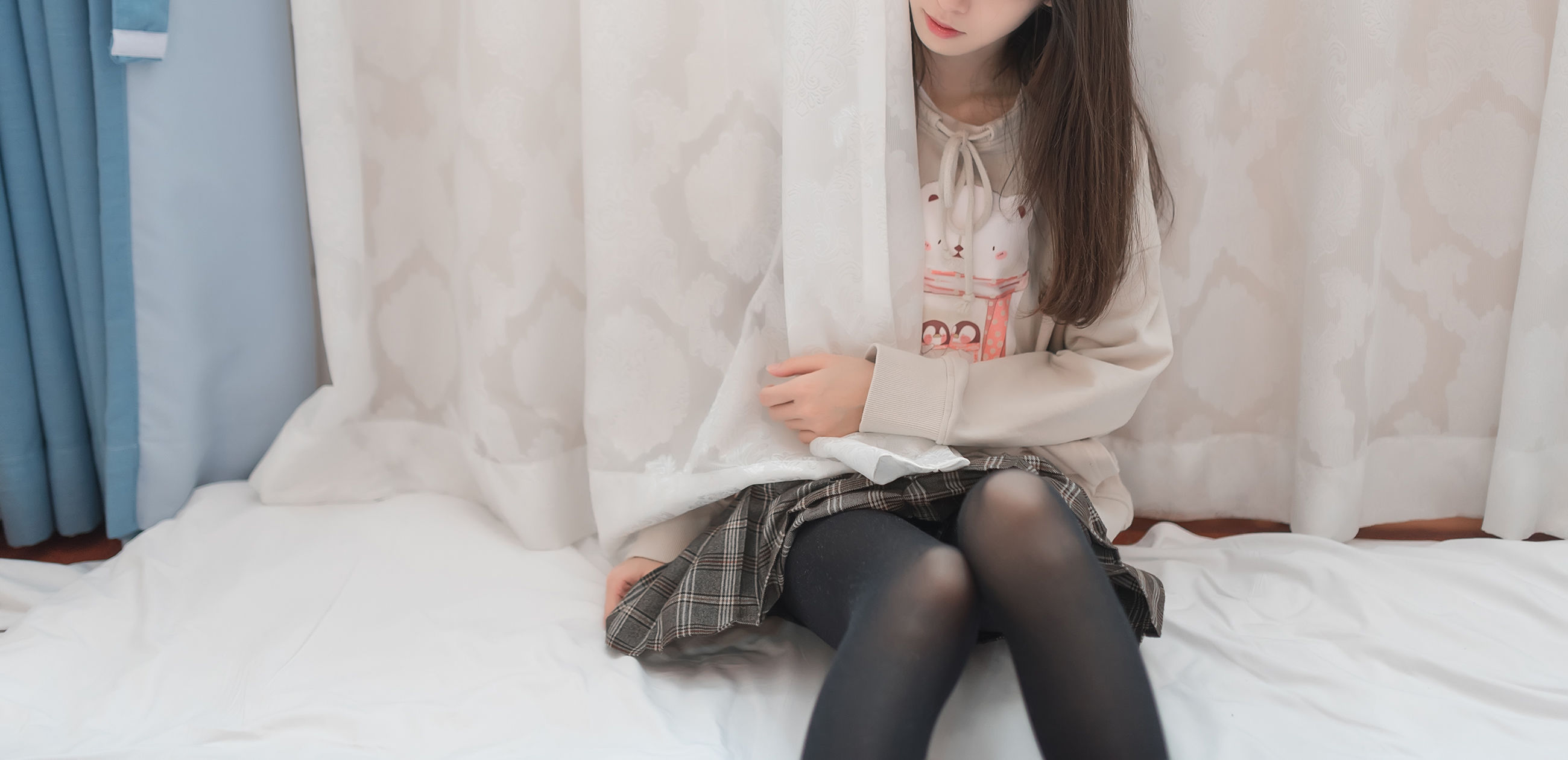 Blogger anime Cửu Khúc Jean: Sự mờ ảo sau rèm cửa