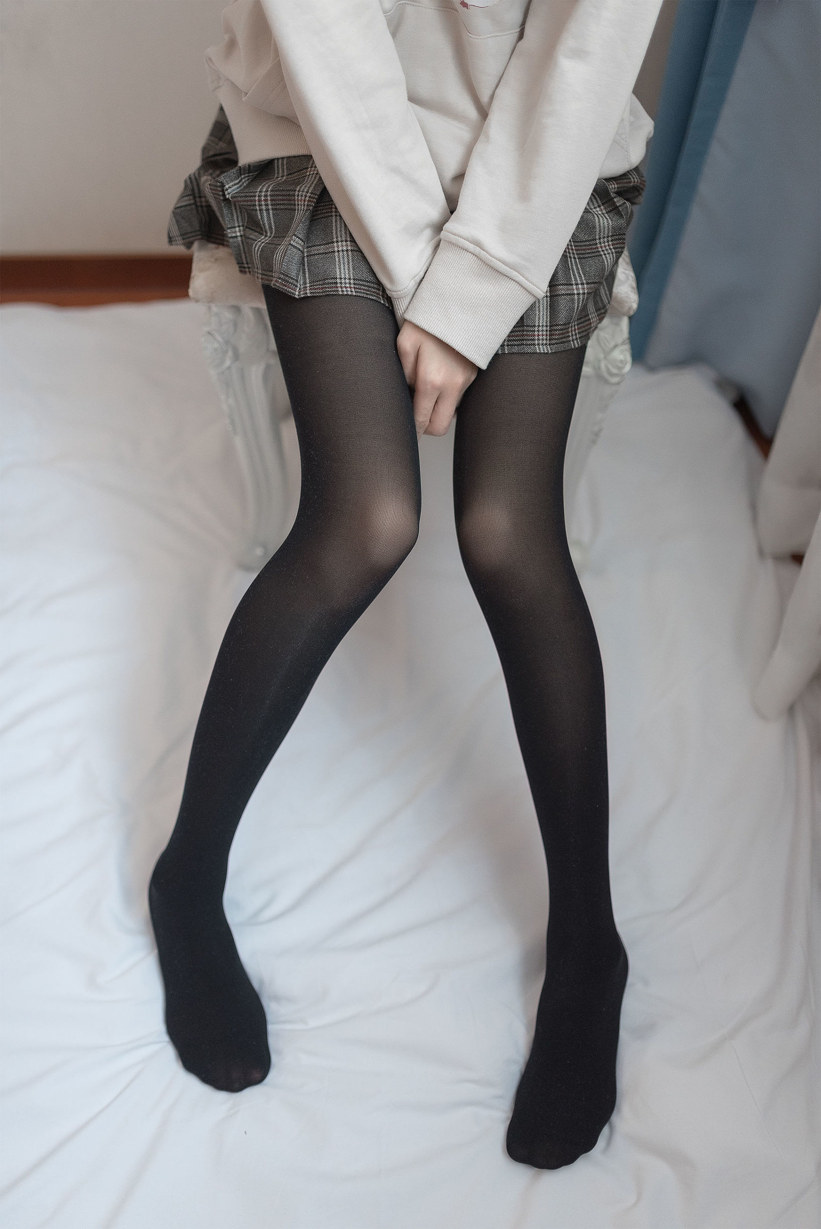Blogger anime Cửu Khúc Jean: Sự mờ ảo sau rèm cửa