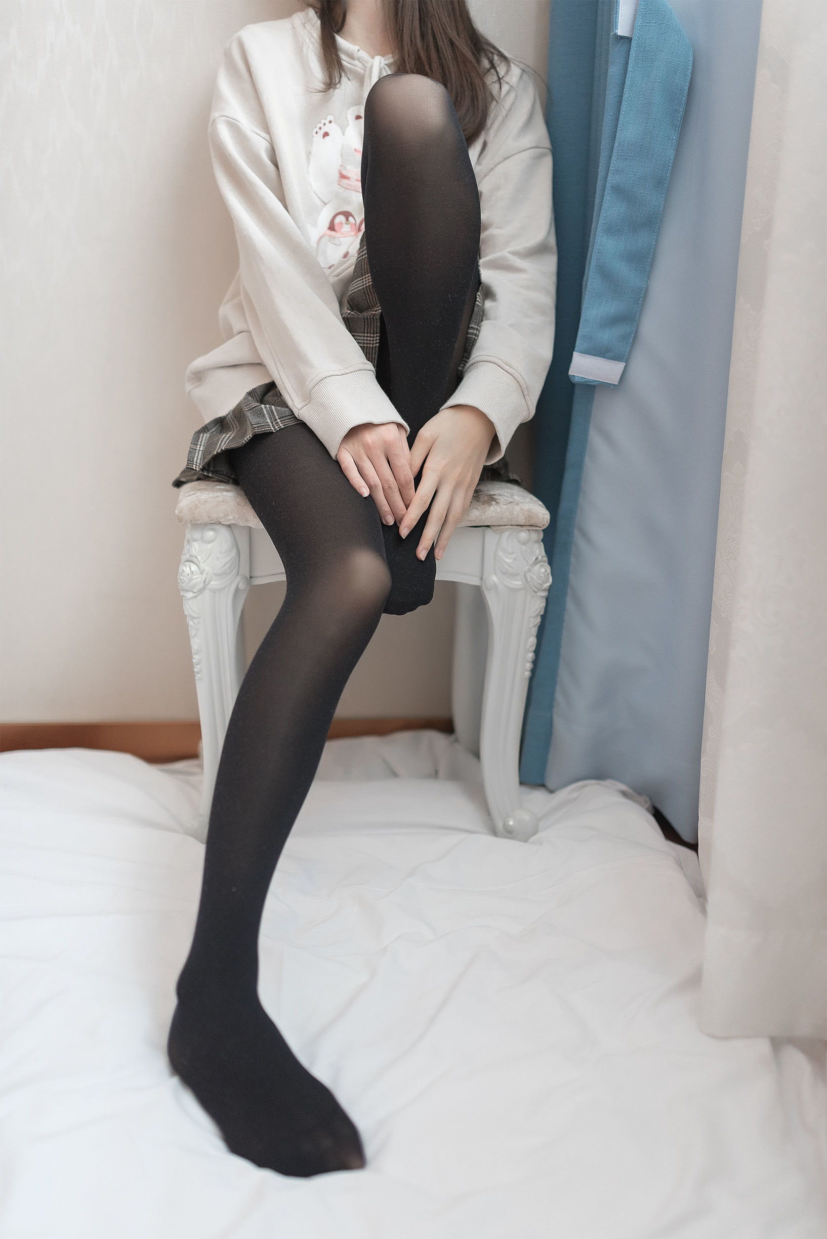 Blogger anime Cửu Khúc Jean: Sự mờ ảo sau rèm cửa