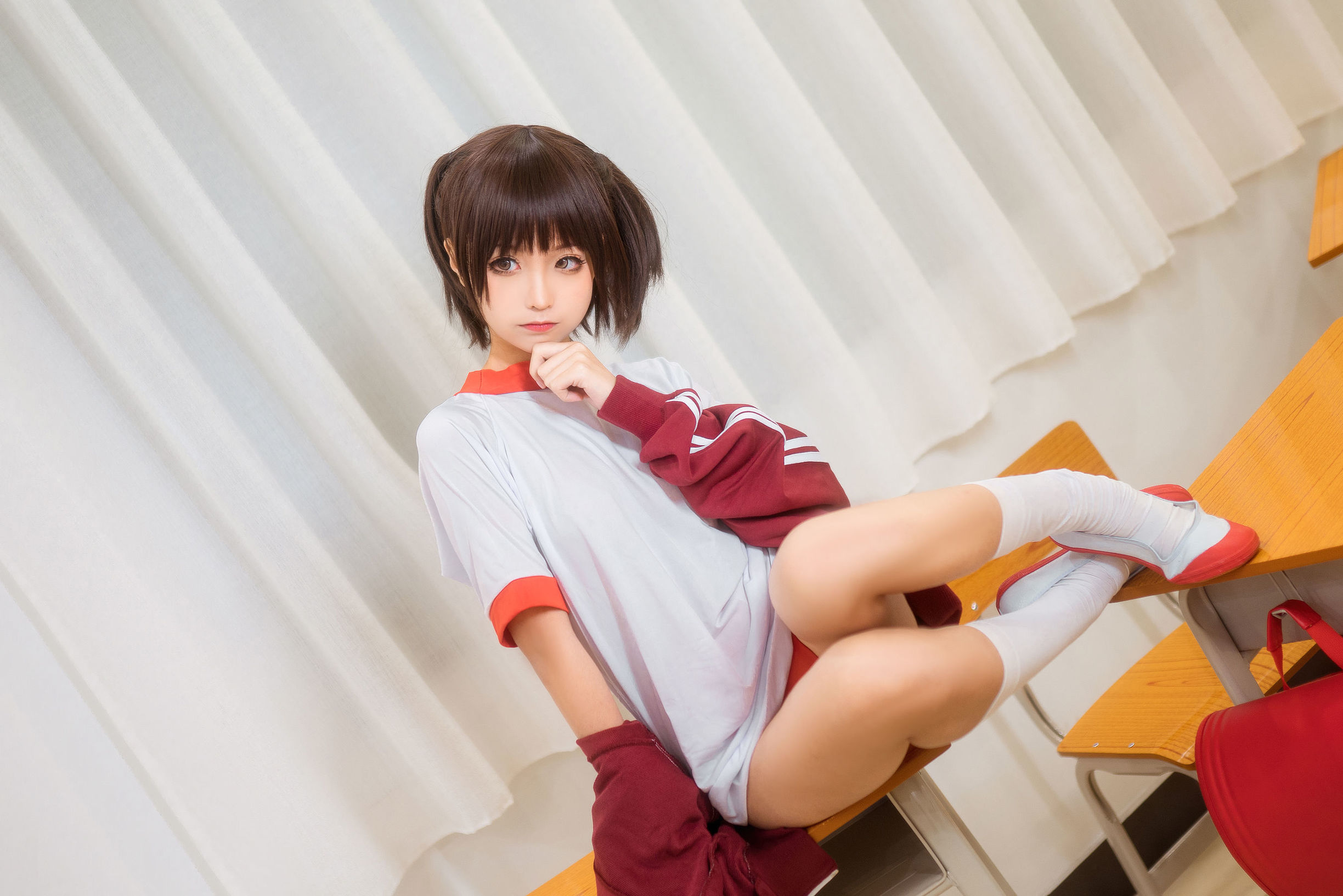 บล็อกเกอร์อนิเม ชุนโม่โม่ ชุดยิมนาสติกสีแดง