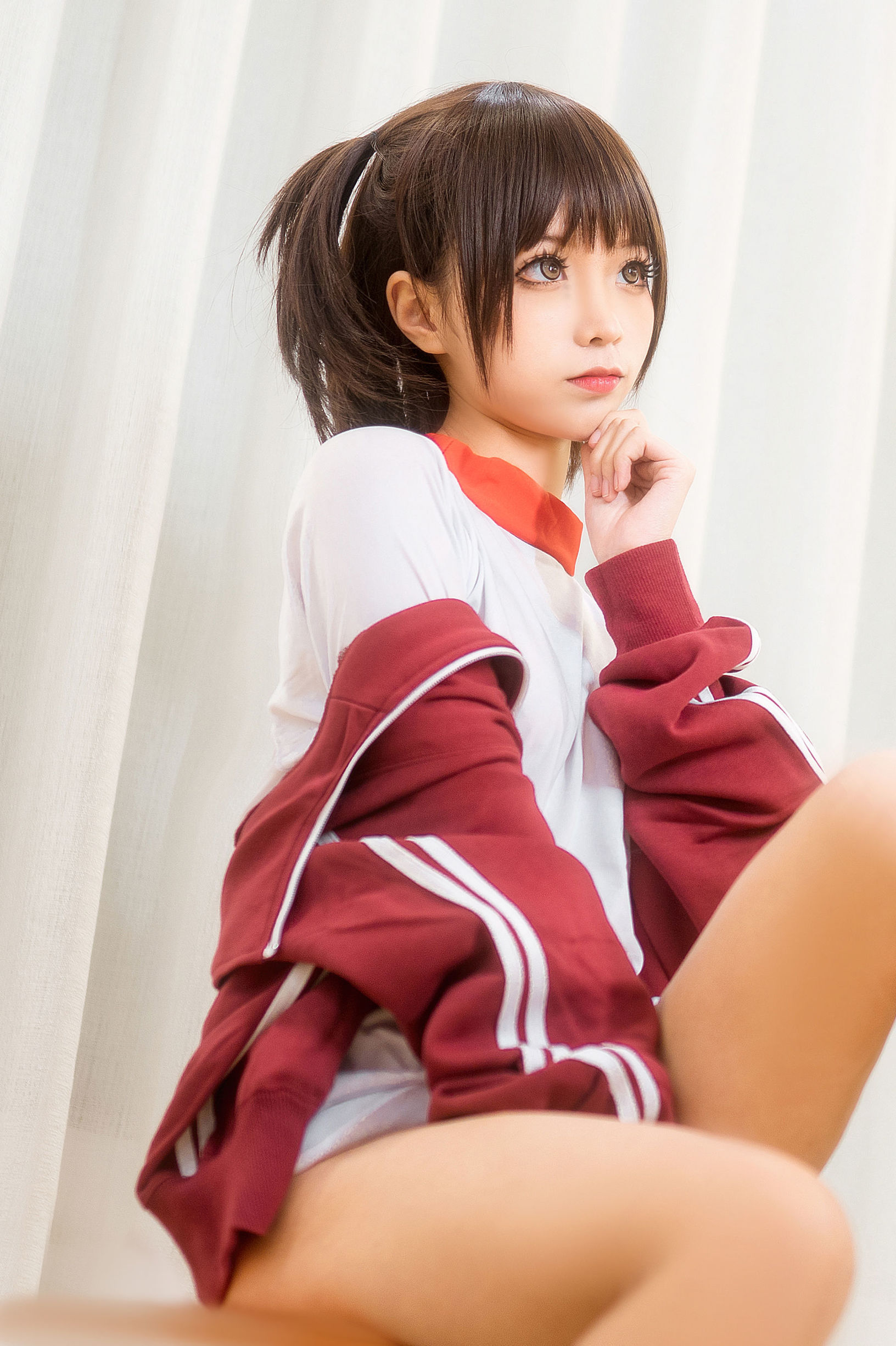 บล็อกเกอร์อนิเม ชุนโม่โม่ ชุดยิมนาสติกสีแดง