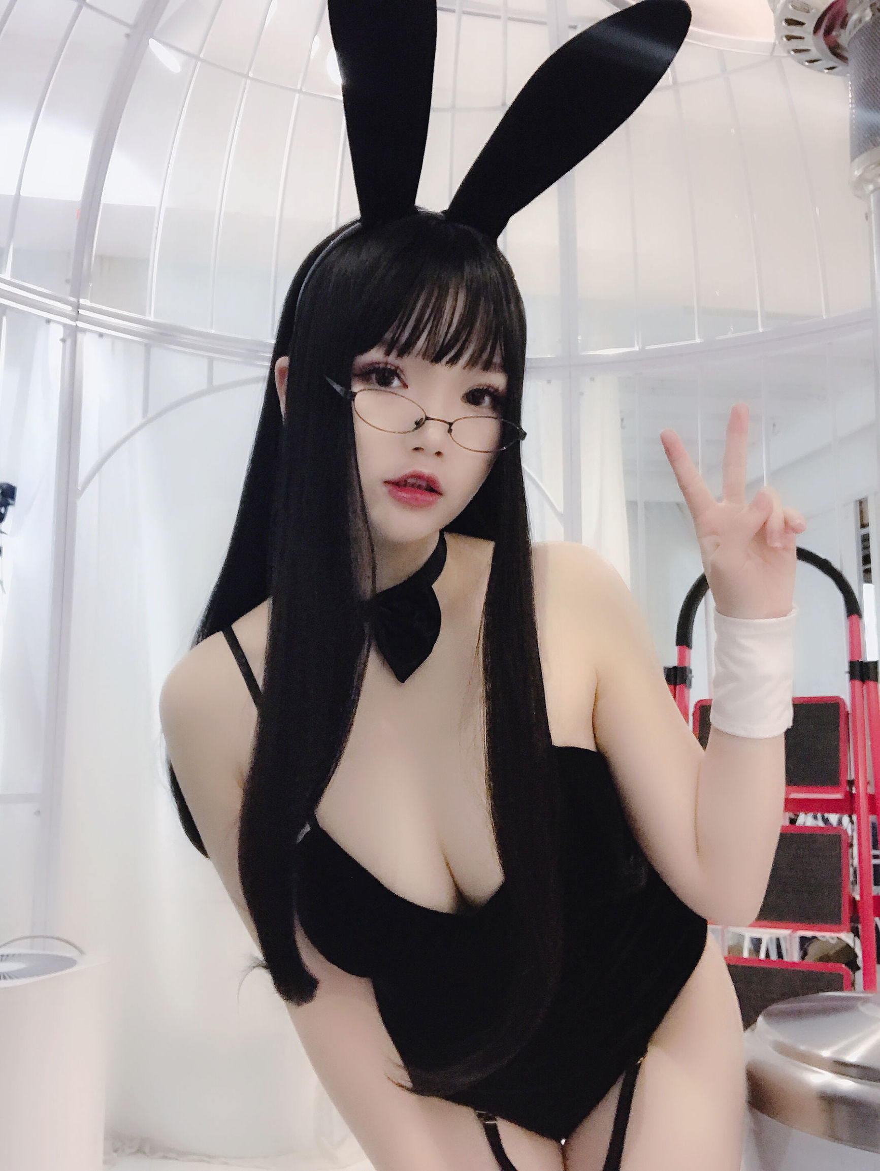 Anime blogger Xueqing Astra in eyeglasses rabbit cosplay