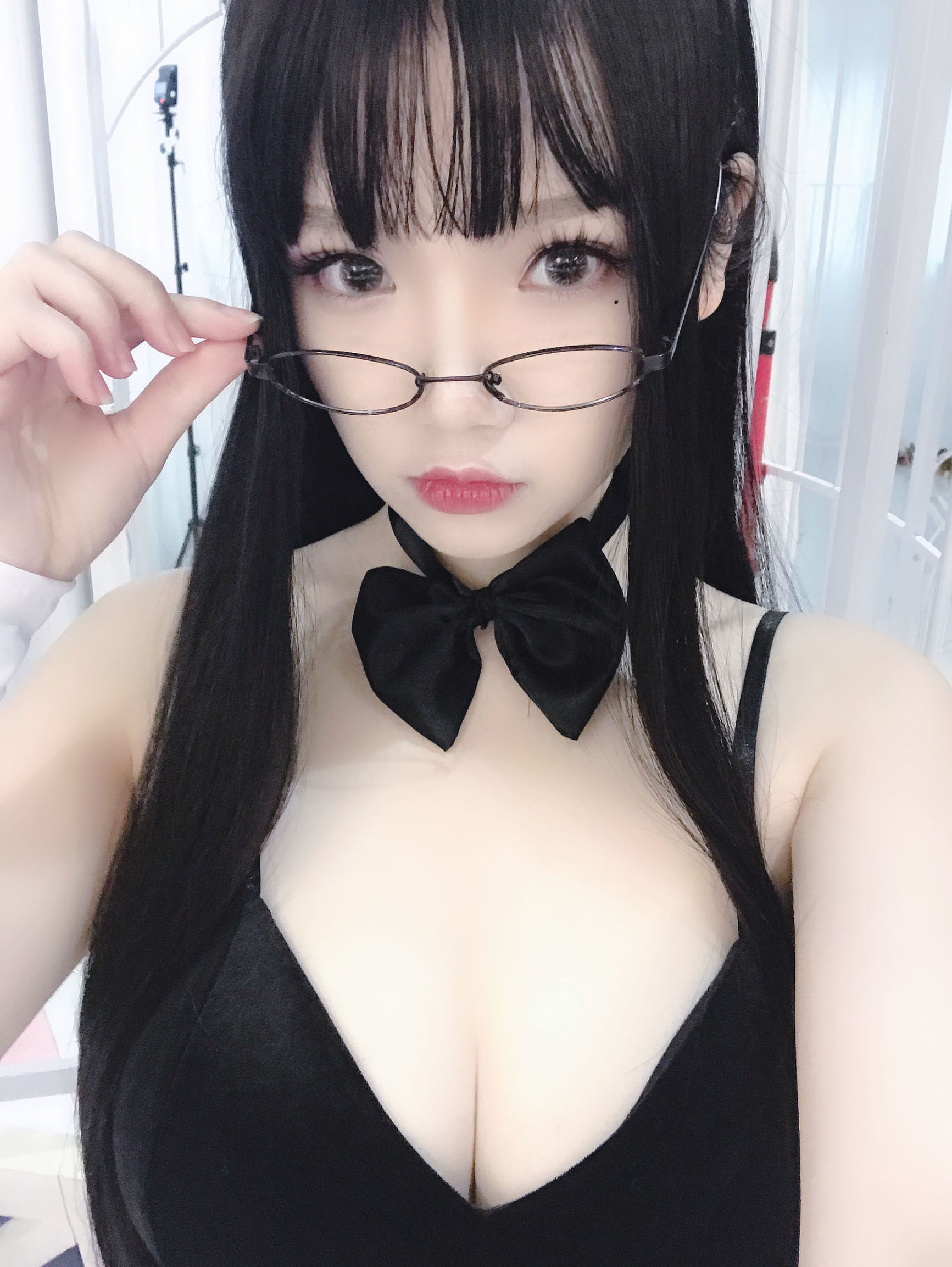 Anime blogger Xueqing Astra in eyeglasses rabbit cosplay