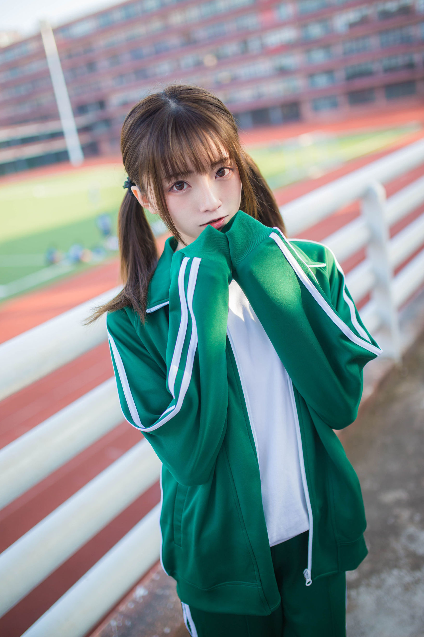 动漫博主Kitaro_绮太郎 绿色运动服女孩