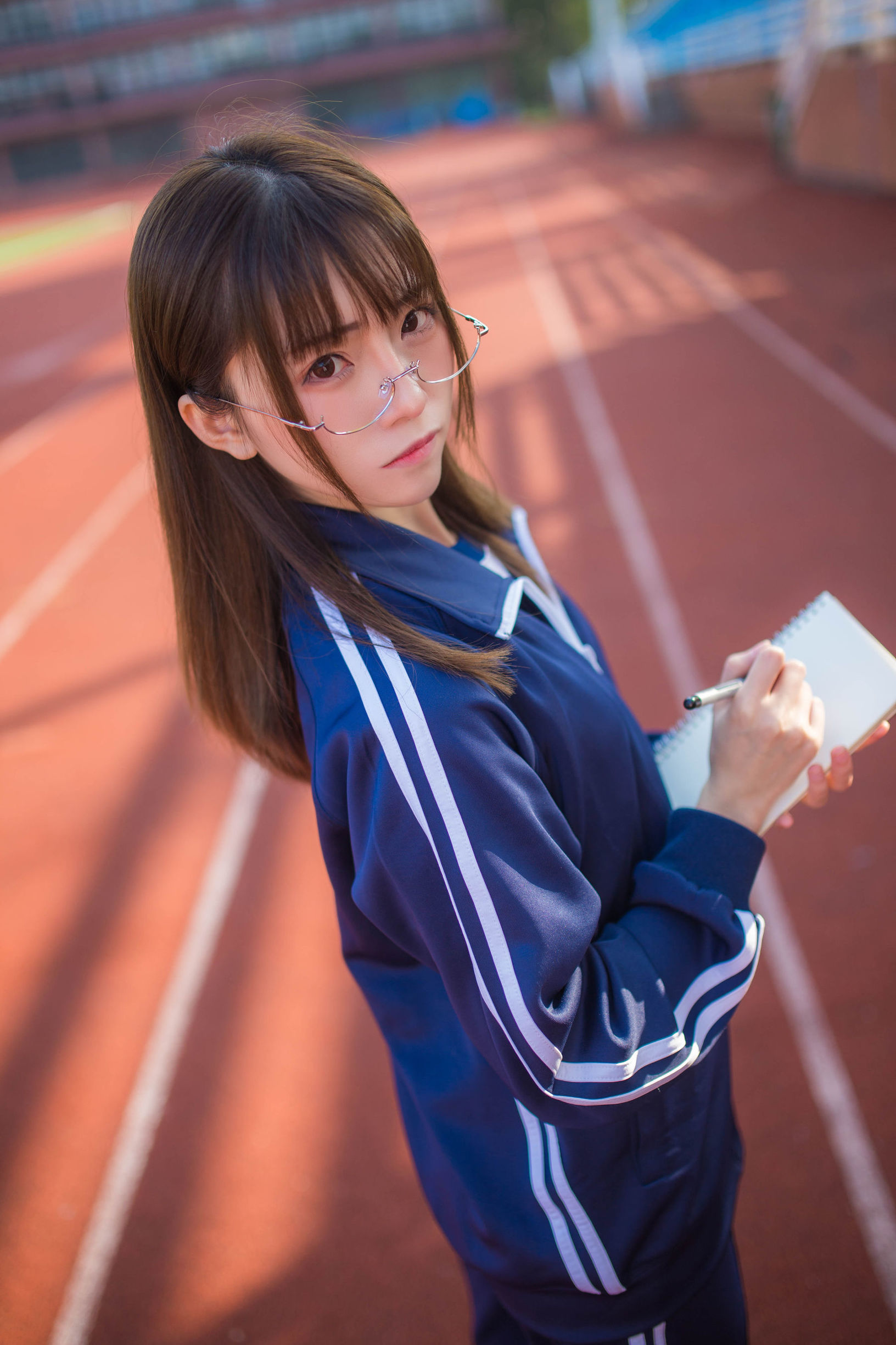 Blogger anime Kitaro_绮太郎 Cô gái mặc đồ thể thao màu xanh