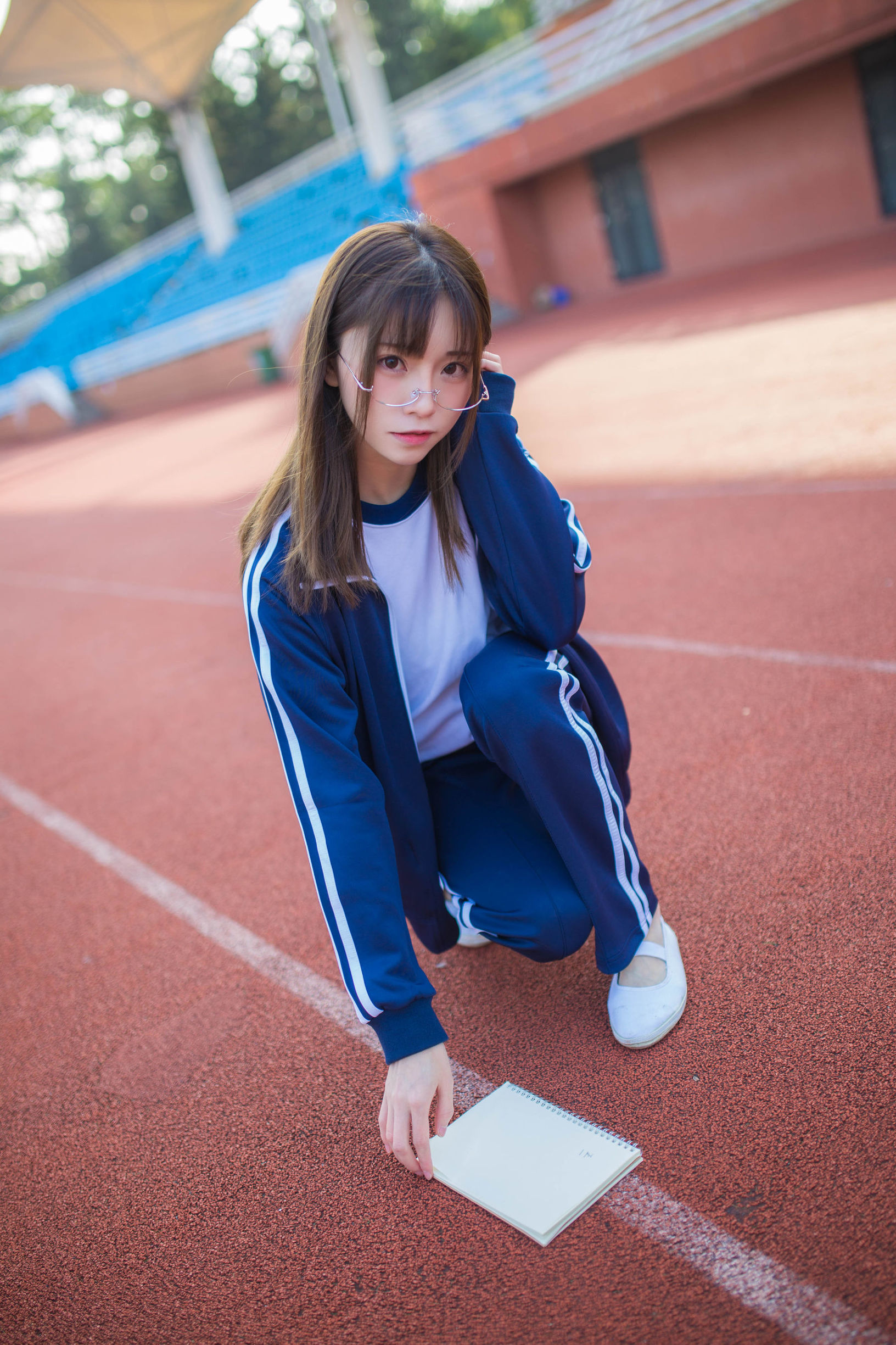 Blogger anime Kitaro_绮太郎 Cô gái mặc đồ thể thao màu xanh