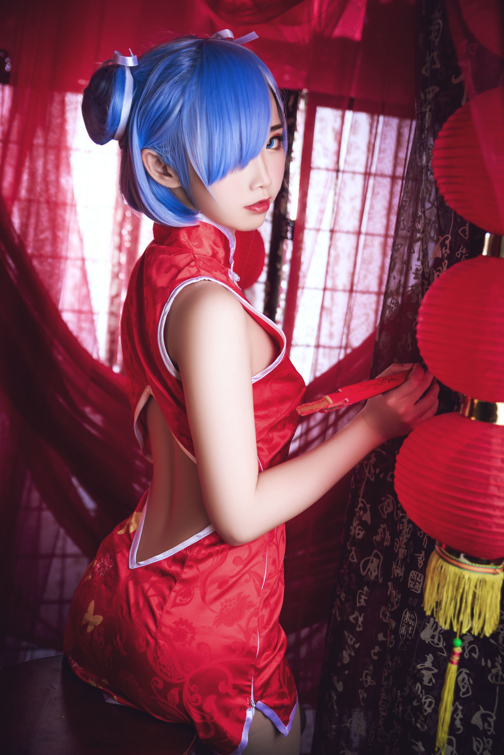 น่ารักและได้รับความนิยม Coser เมี่ยนปิงเซียนเอ๋อ เรมในชุดฉีเป่า