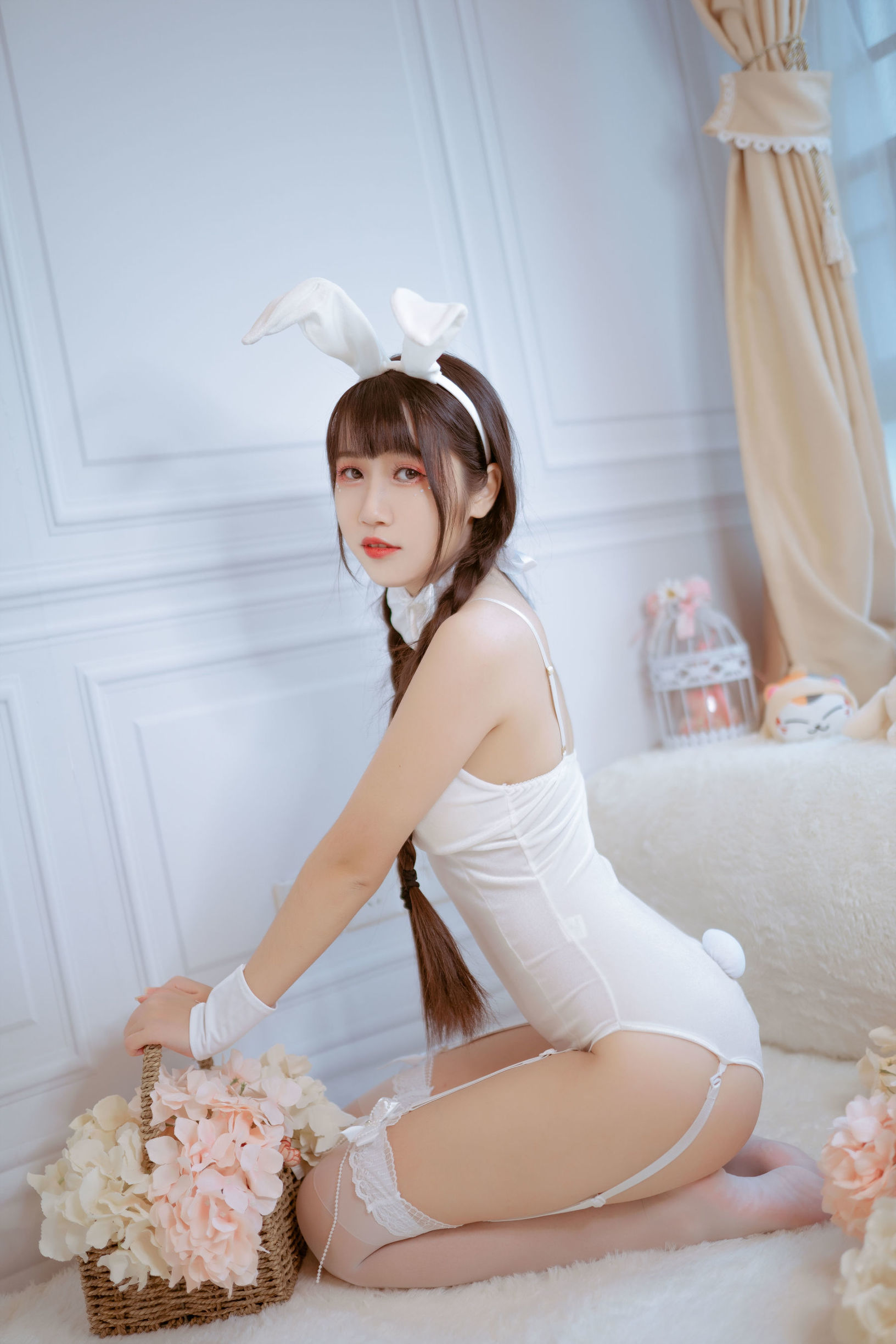 คนดังใน Weibo Coserบุไดเมา ชุดกระต่ายสาวสีขาว