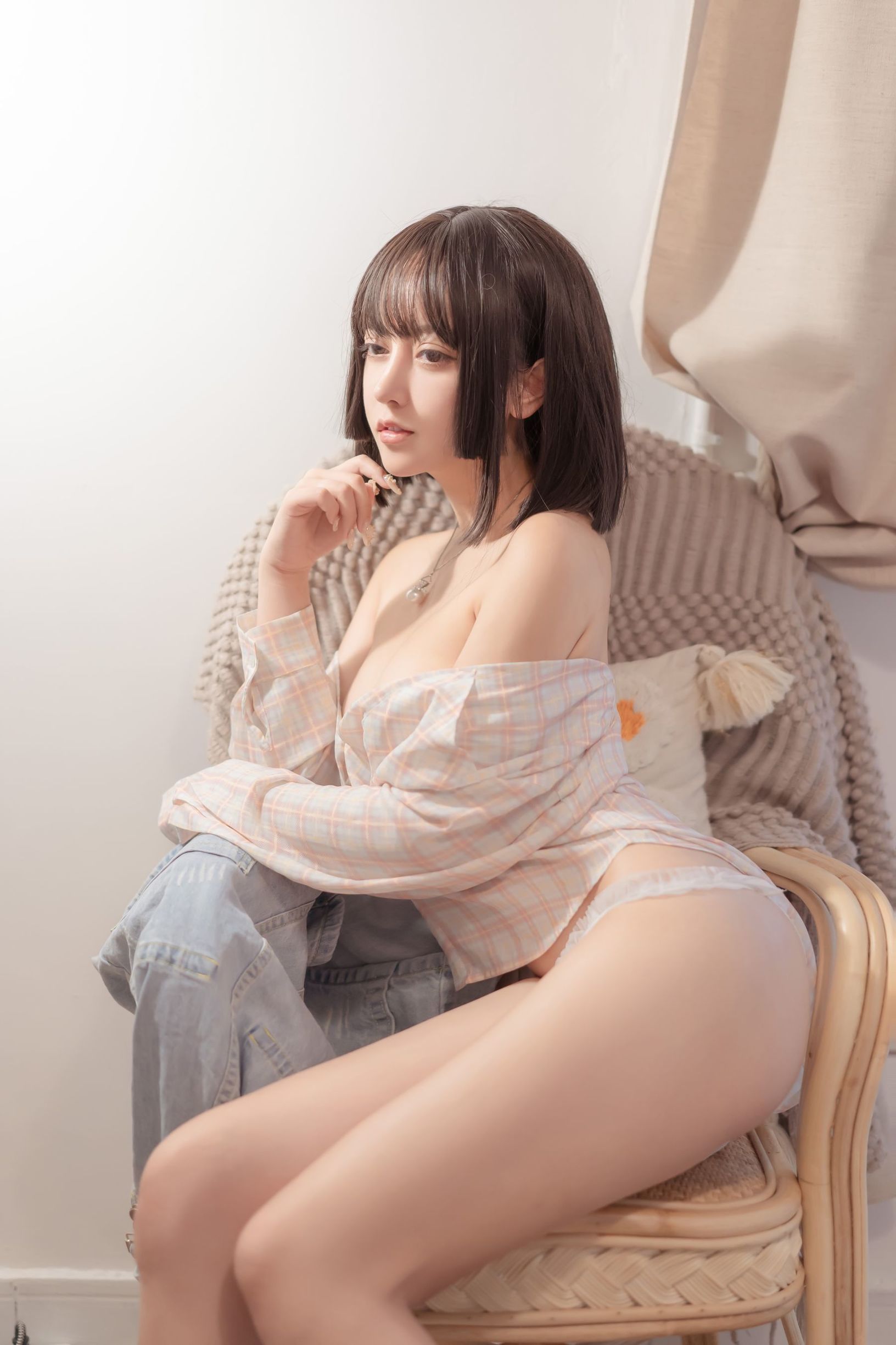 斗鱼米线线sama写真 背带裤