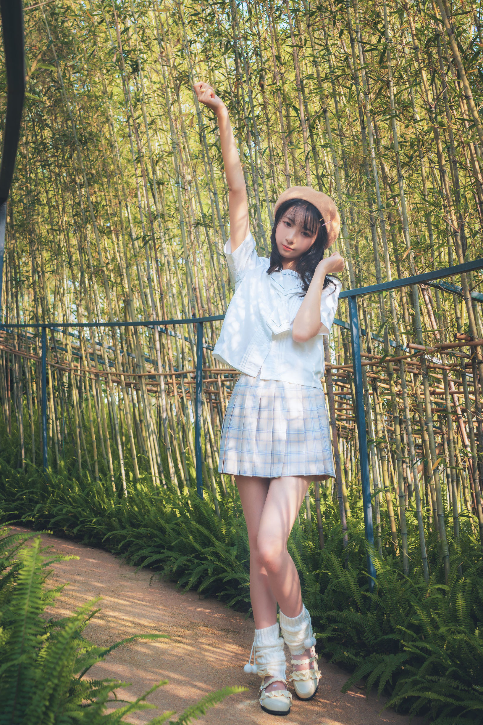 清纯妹子西瓜 白云森林
