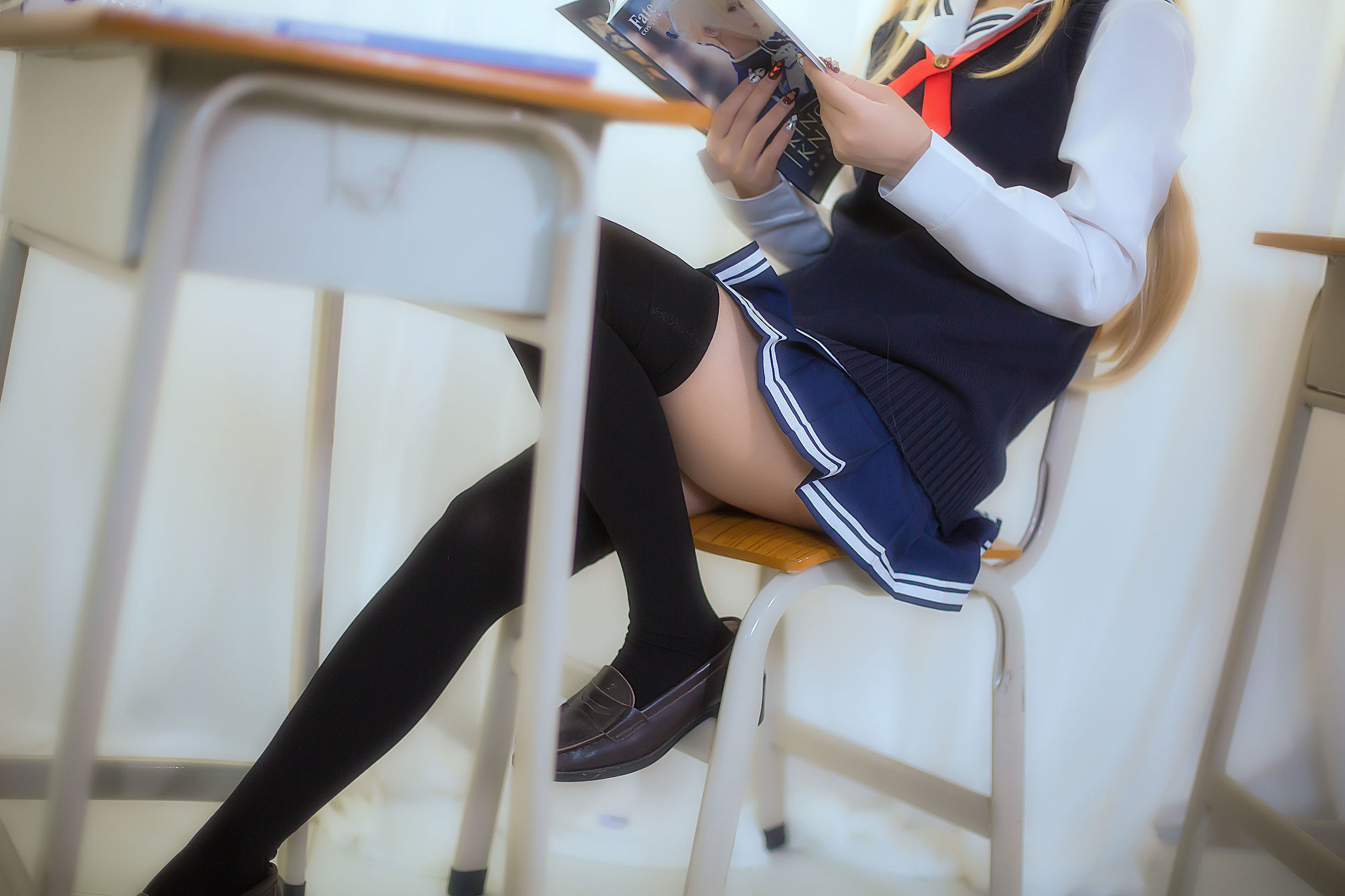 白嫩美少女鬼畜瑶 校服