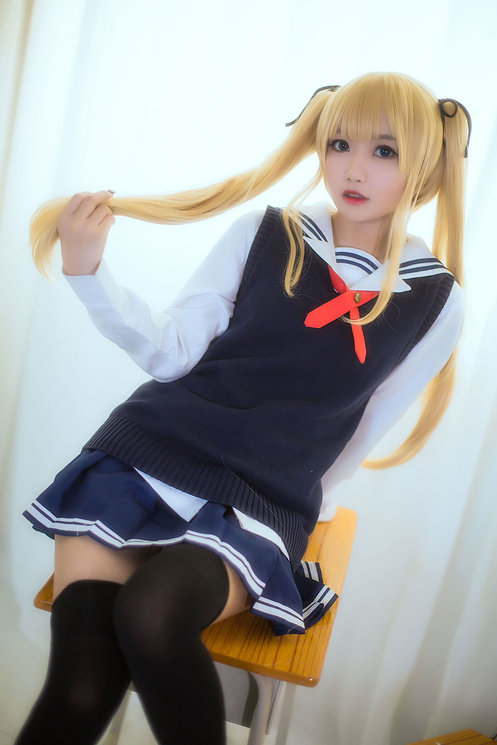 白嫩美少女鬼畜瑶 校服