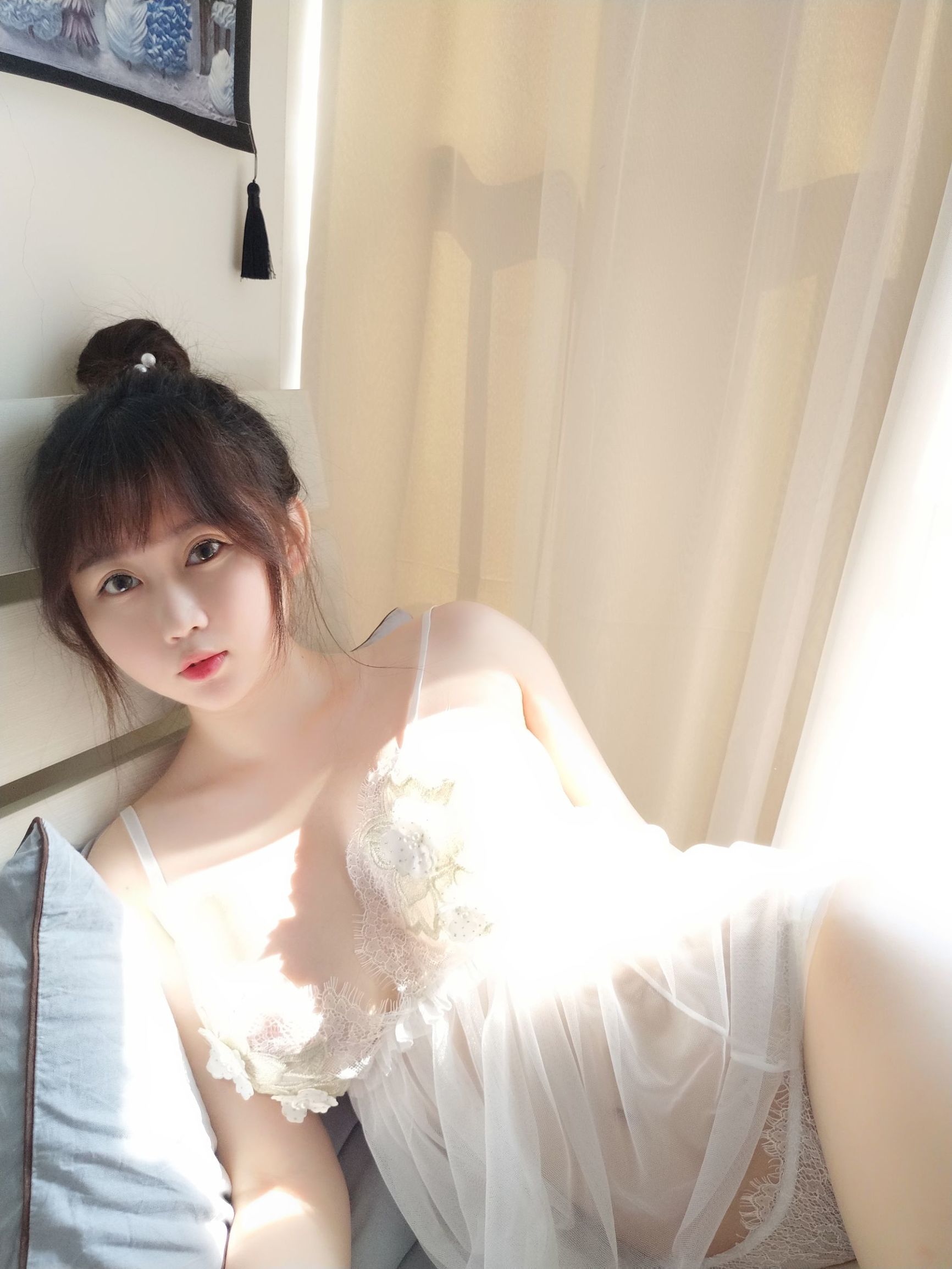 Mật Đào Thiếu Nữ là Ý Giang đó, Đồ lót ren.