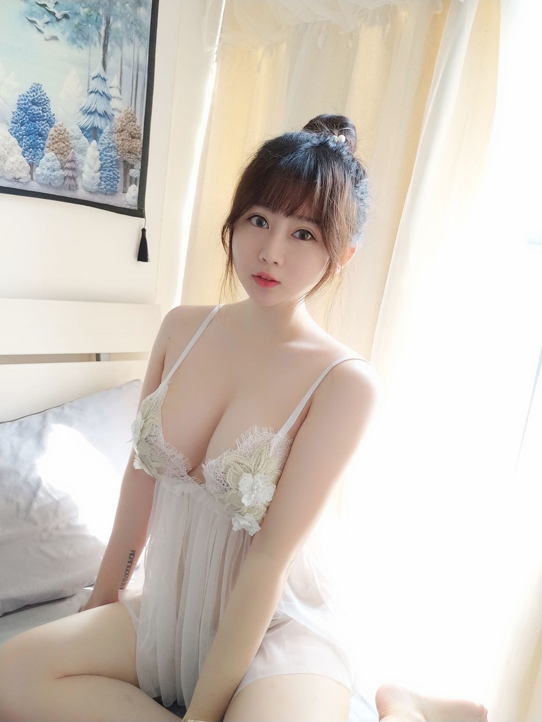 Mật Đào Thiếu Nữ là Ý Giang đó, Đồ lót ren.