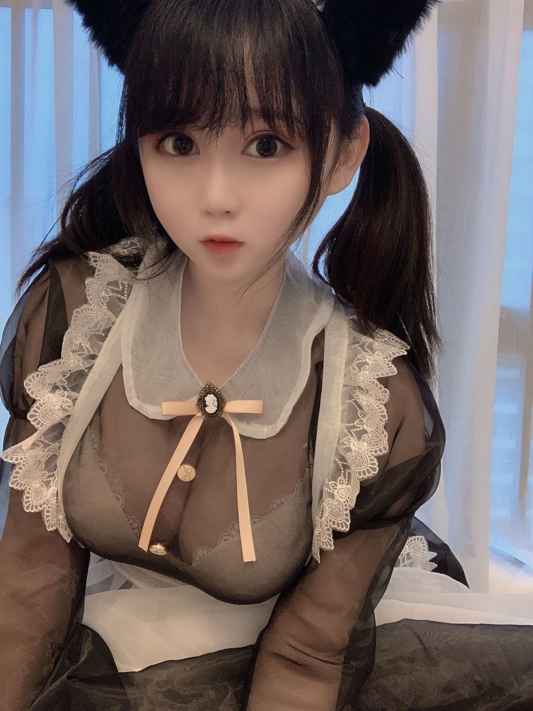 蜜桃少女は依ちゃんや、黒ストッキングのメイド